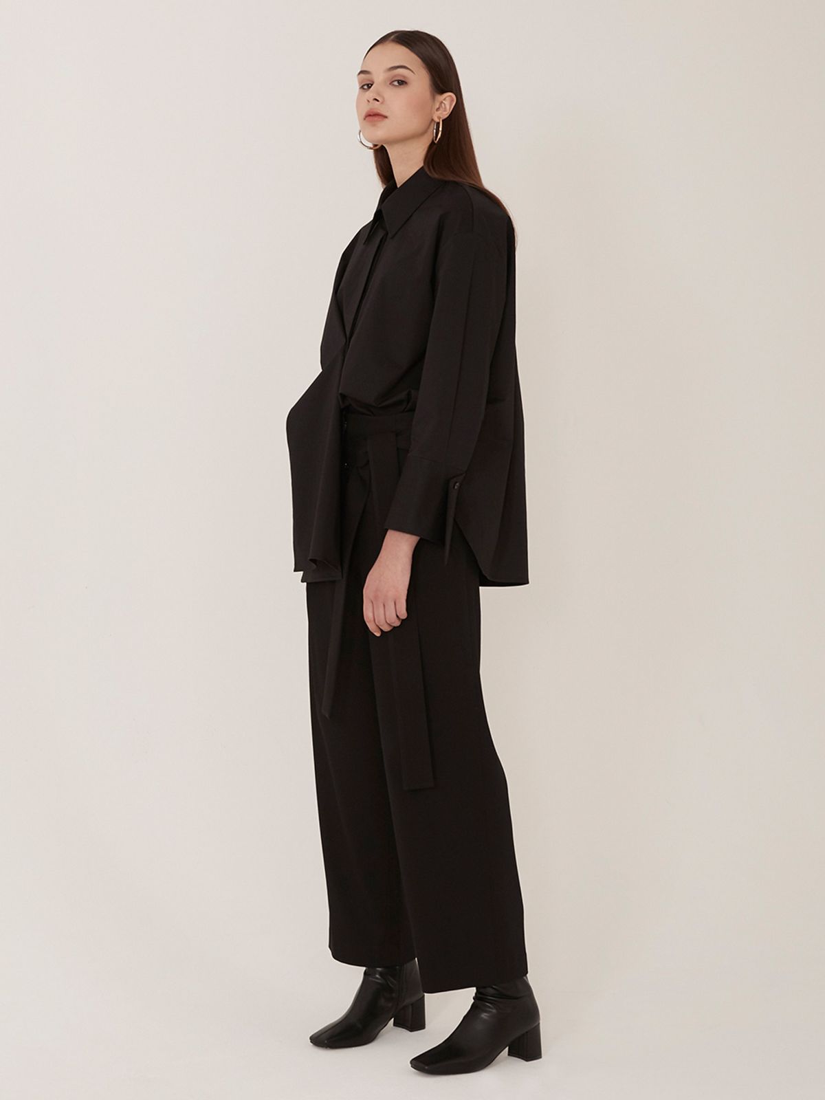 르이엘(LE YIEL) Tuck Detail Long Pants _Black 턱 디테일 롱 팬츠_블랙