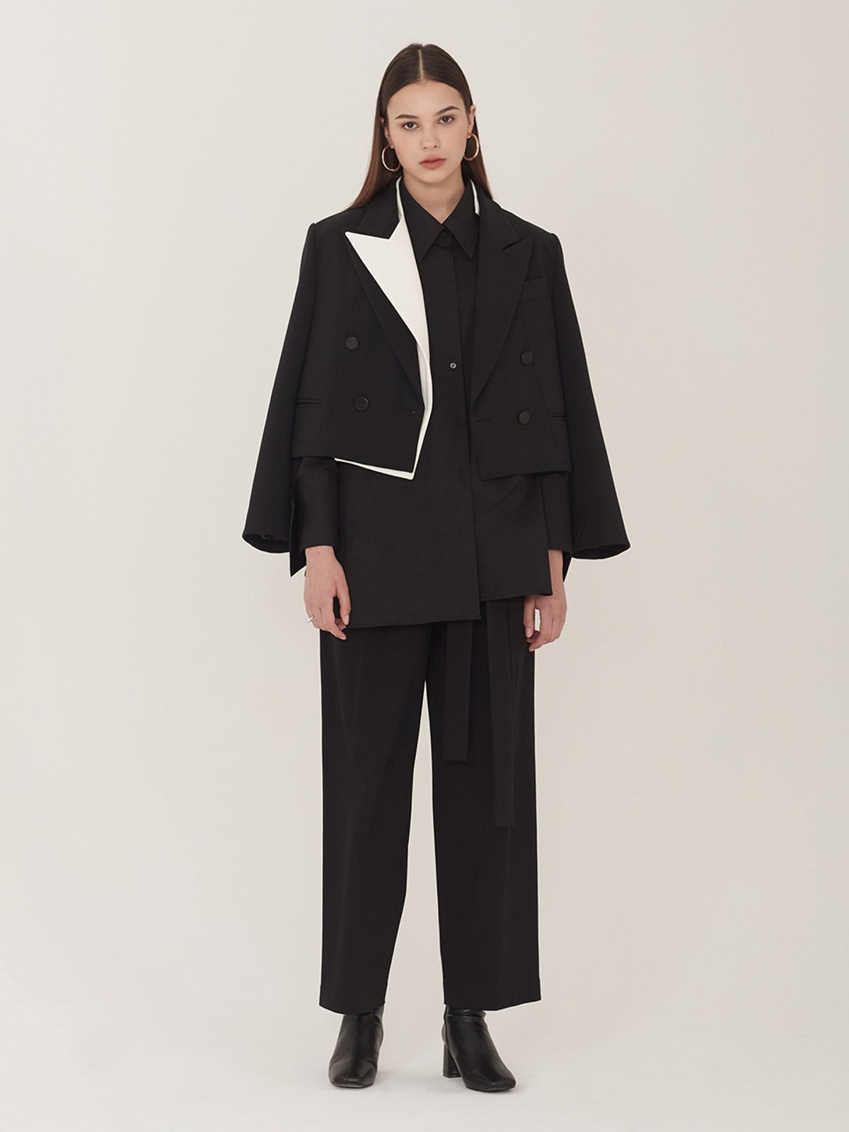르이엘(LE YIEL) Tuck Detail Long Pants _Black 턱 디테일 롱 팬츠_블랙