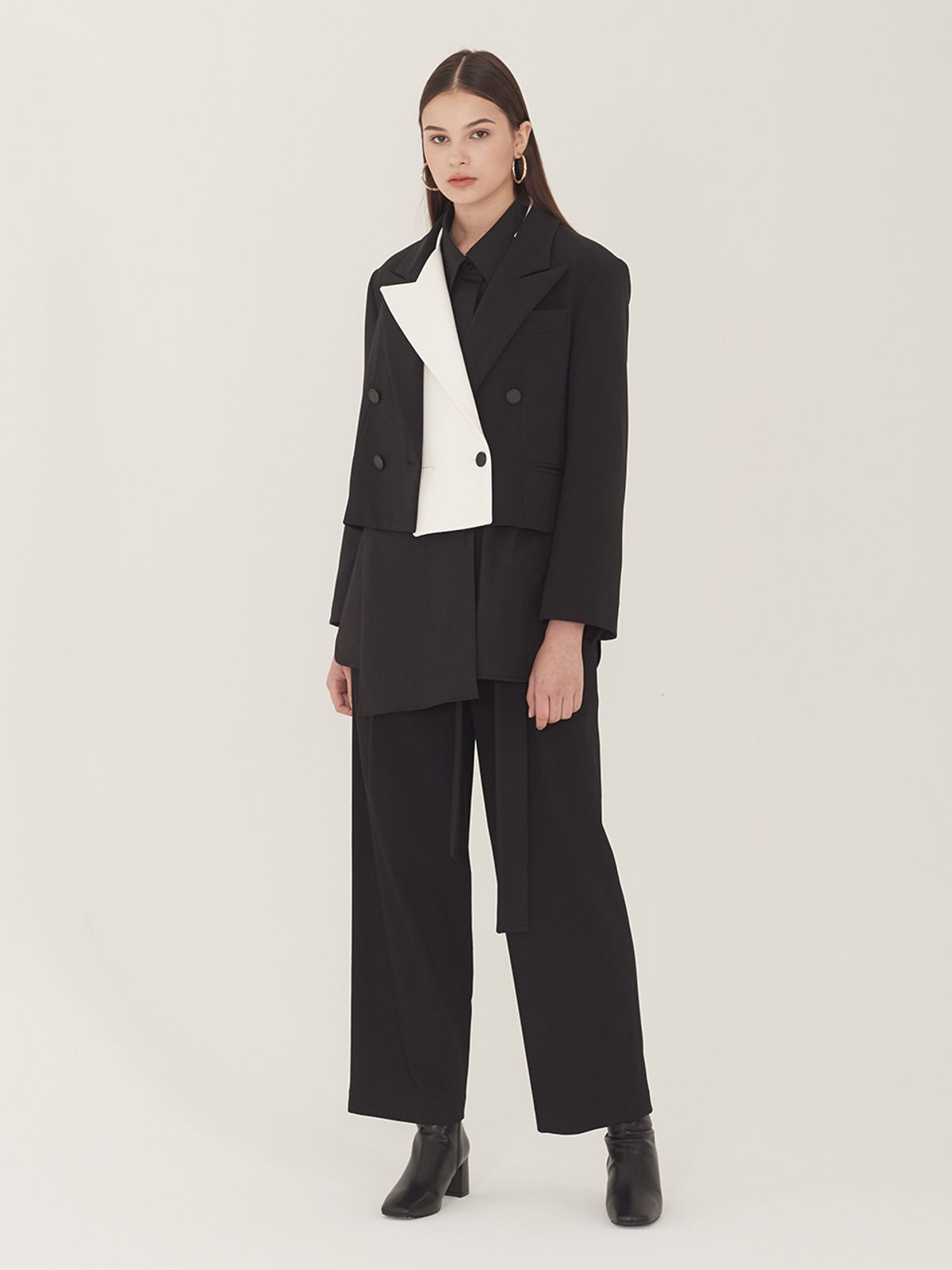 르이엘(LE YIEL) Tuck Detail Long Pants _Black 턱 디테일 롱 팬츠_블랙