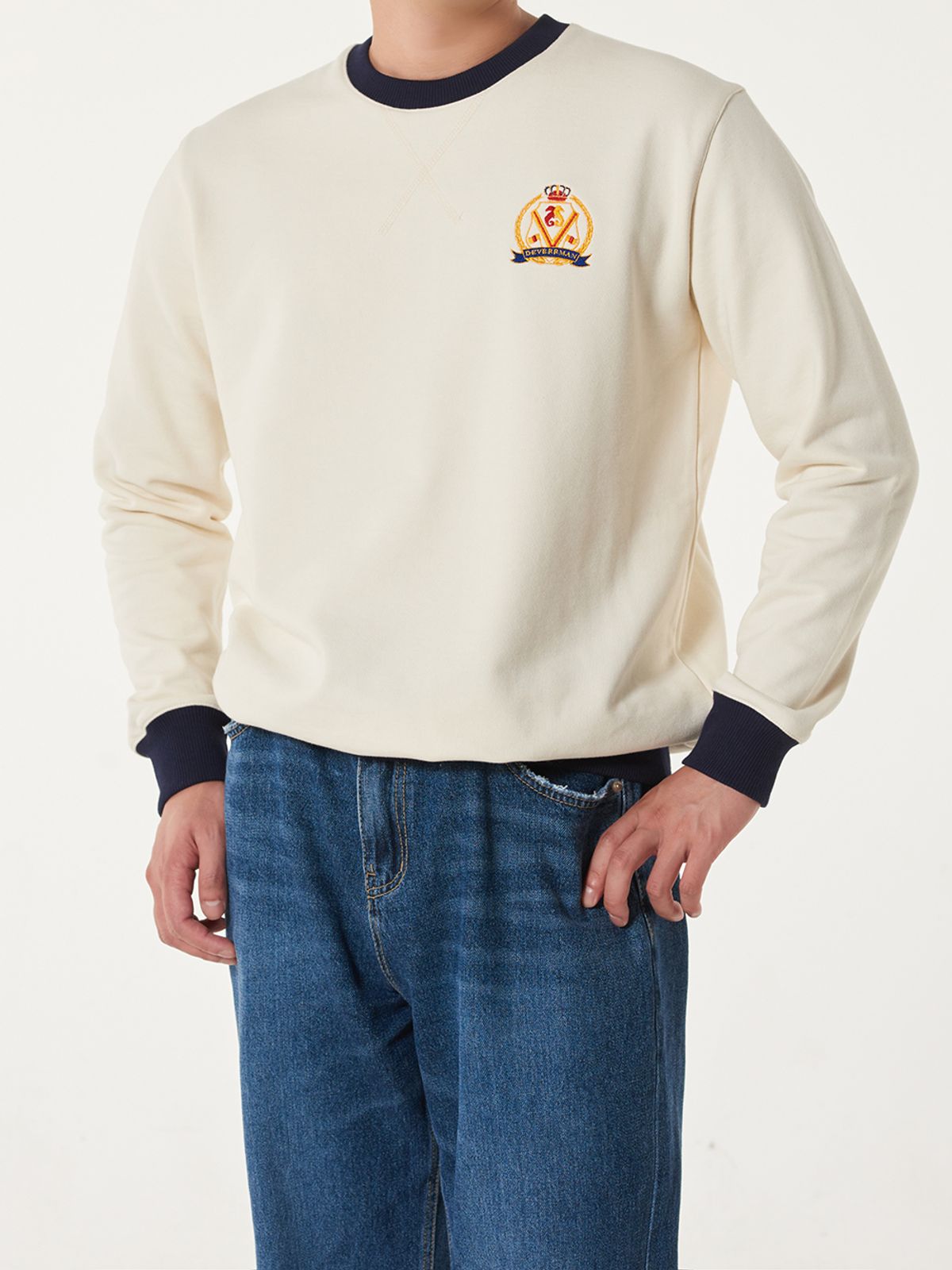드베르망(DEVERRMAN) 엠블럼 스웻 셔츠(아이보리)