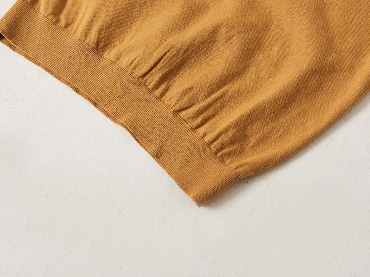 드베르망(DEVERRMAN) 소프트 터치 솔리드 크루넥 니트(머스타드)