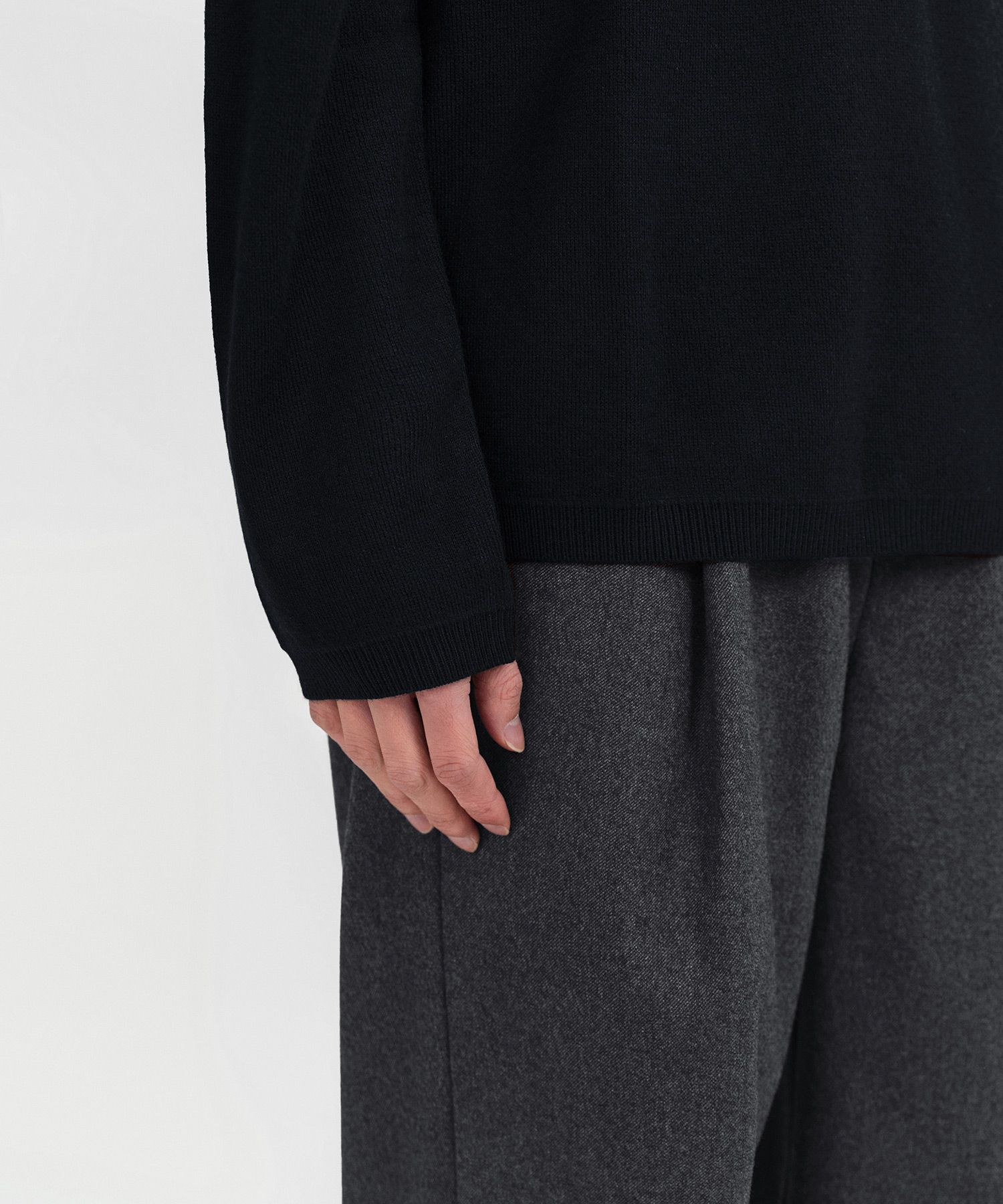 MUSINSA | MUSINSA STANDARD MINIMAL CREWNECK SWEATER [BLACK]