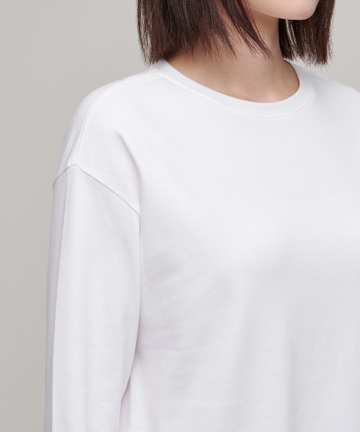 무신사 스탠다드 우먼(MUSINSA STANDARD WOMAN) 우먼즈 릴렉스드 크루 넥 긴소매 티셔츠 [화이트]