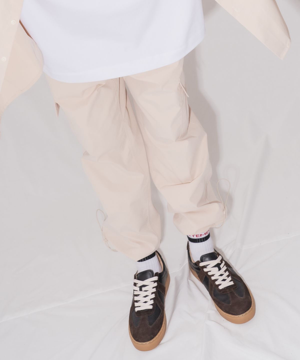 더마일(THEMILE) 엠엘 C/P 와이드스트링 조거 카고팬츠 [CREAM BEIGE]