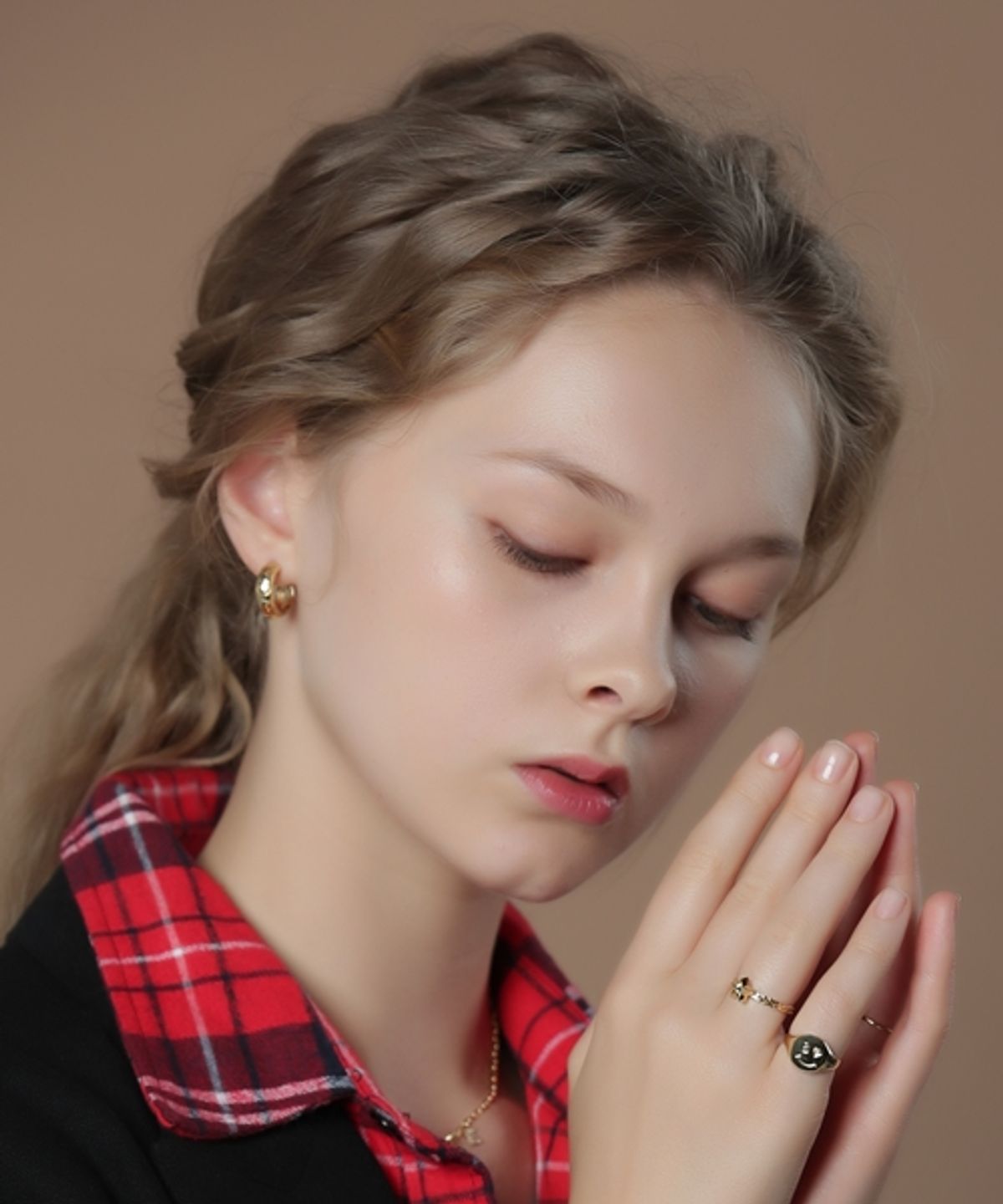 봉보(BONBEAU) BONBEAU Kitsch smile gold hoop Earrings 스마일 볼드링 골드 귀걸이
