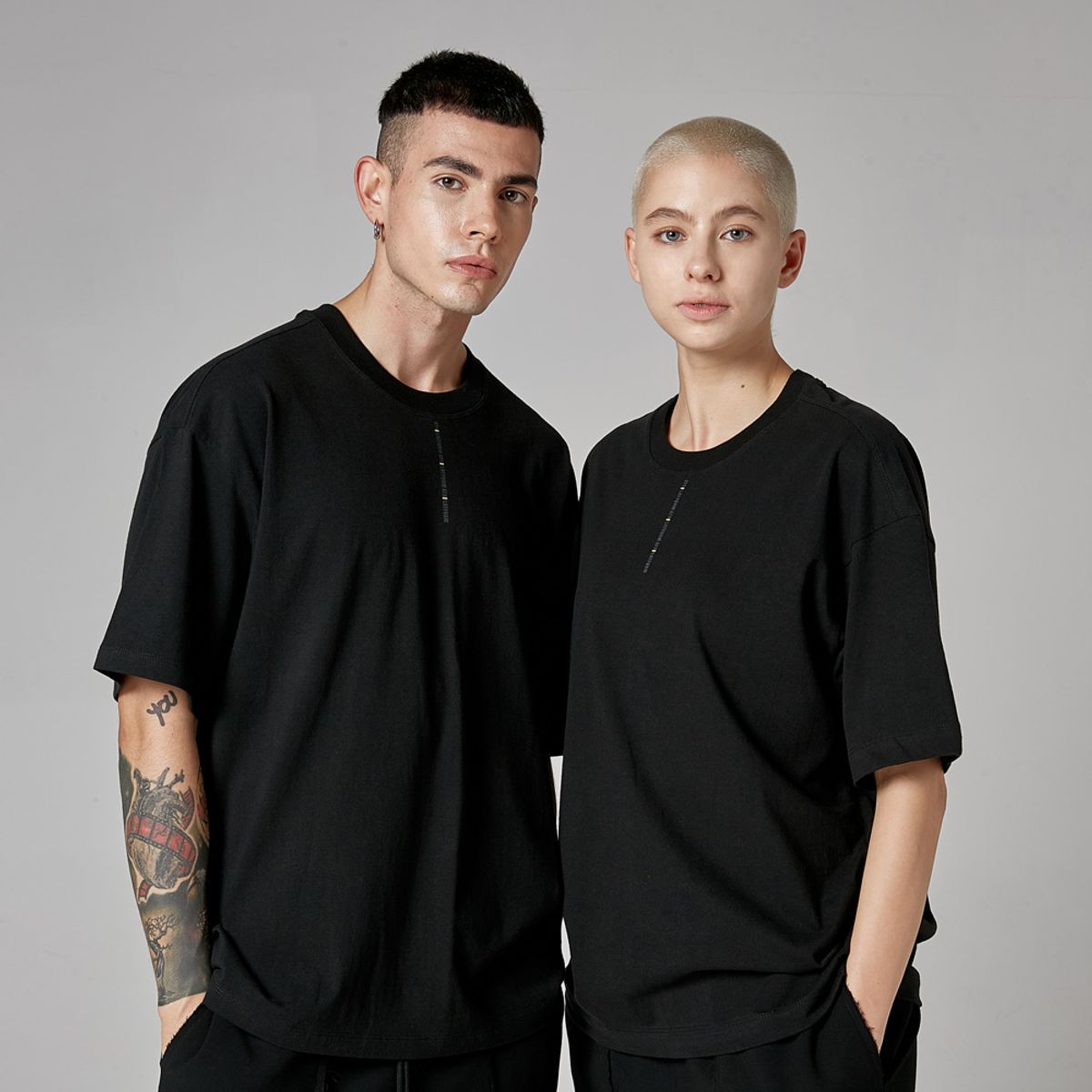 애스플래폼(ATHPLATFORM) AU01TH04 코드 1 그래픽 탑_블랙