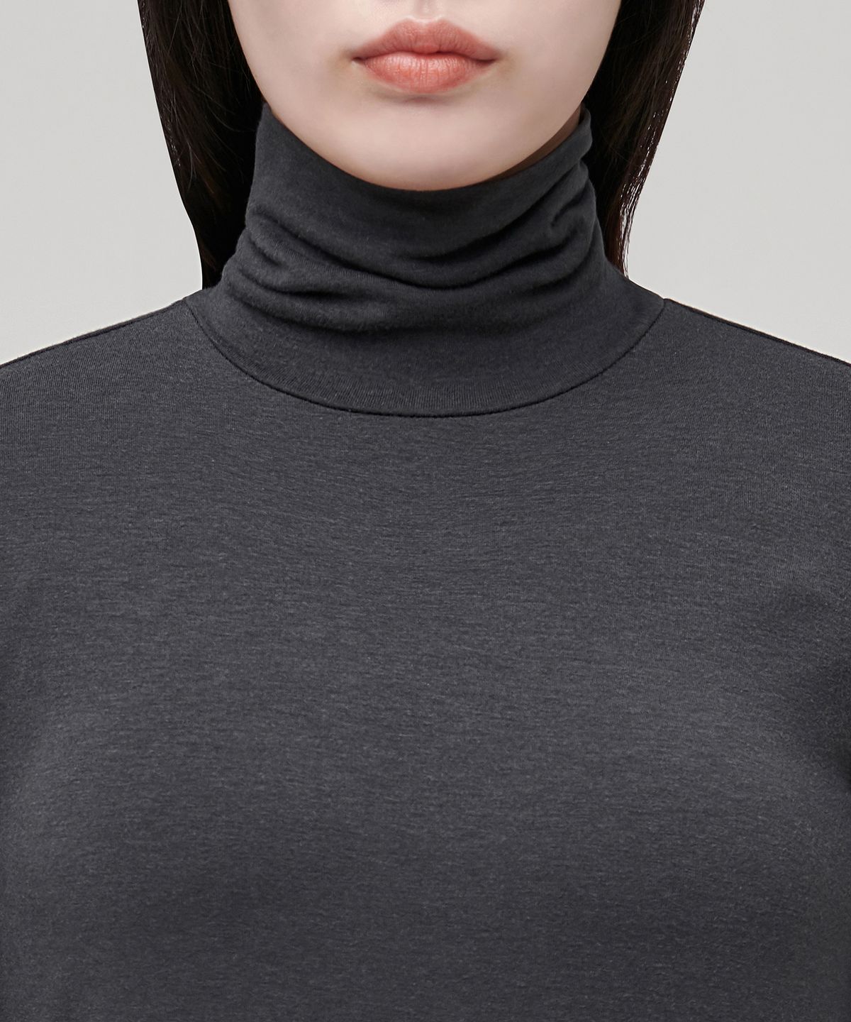 무신사 스탠다드 우먼(MUSINSA STANDARD WOMAN) 우먼즈 텐셀 슬림 터틀 넥 티셔츠 [다크 그레이]