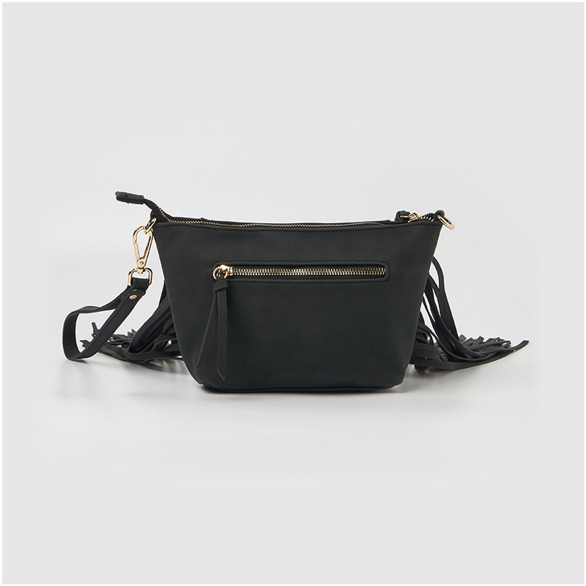 얼반오리지널(URBANORIGINALS) FRINGED BABY CROSSBODY BAG 프린지 베이비 크로스백 블랙
