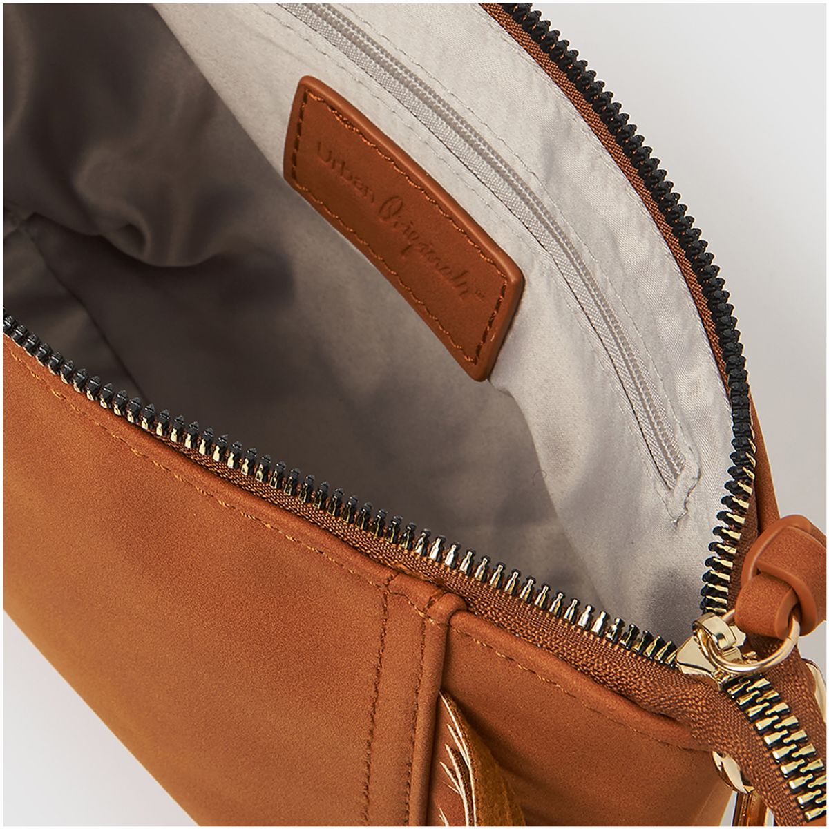얼반오리지널(URBANORIGINALS) FRINGED BABY CROSSBODY BAG 프린지 베이비 크로스백 탠