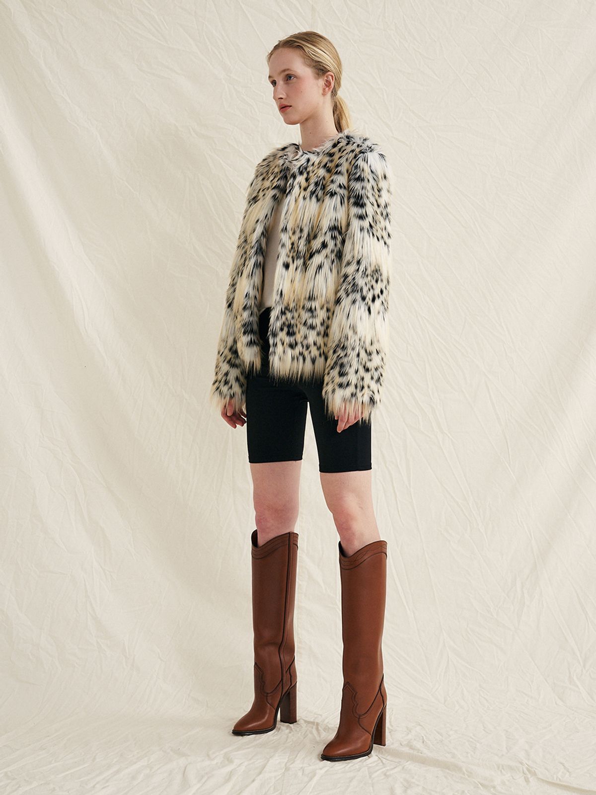 몰리올리(MOLLIOLLI) [예약주문:11월10일 이후 배송] Giselle Faux Fur Jacket [Leopard]