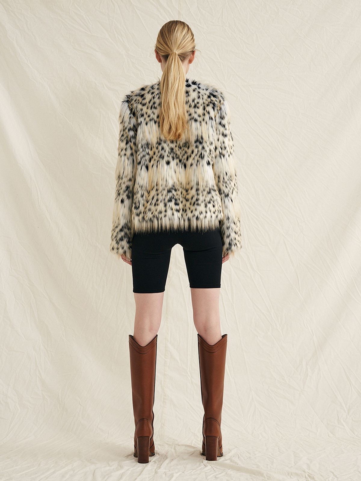 몰리올리(MOLLIOLLI) [예약주문:11월10일 이후 배송] Giselle Faux Fur Jacket [Leopard]