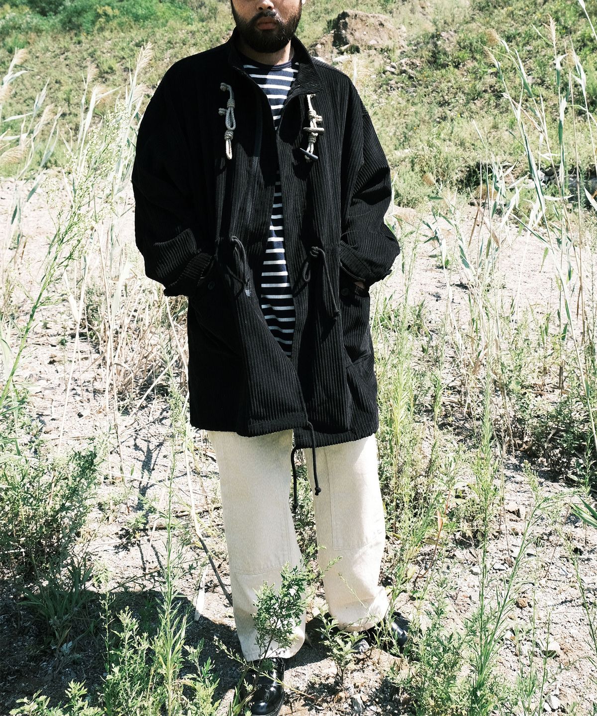 비디알(VDR) CORDUROY TOGGLE FISHTAIL PARKA [Black Night]