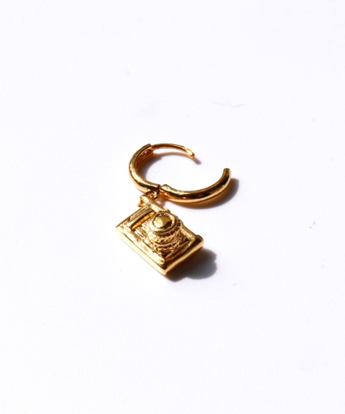 봉보(BONBEAU) Antique pendant gold onetouch Earring 골드 팬던트 포인트 드롭 원터치링 귀걸이