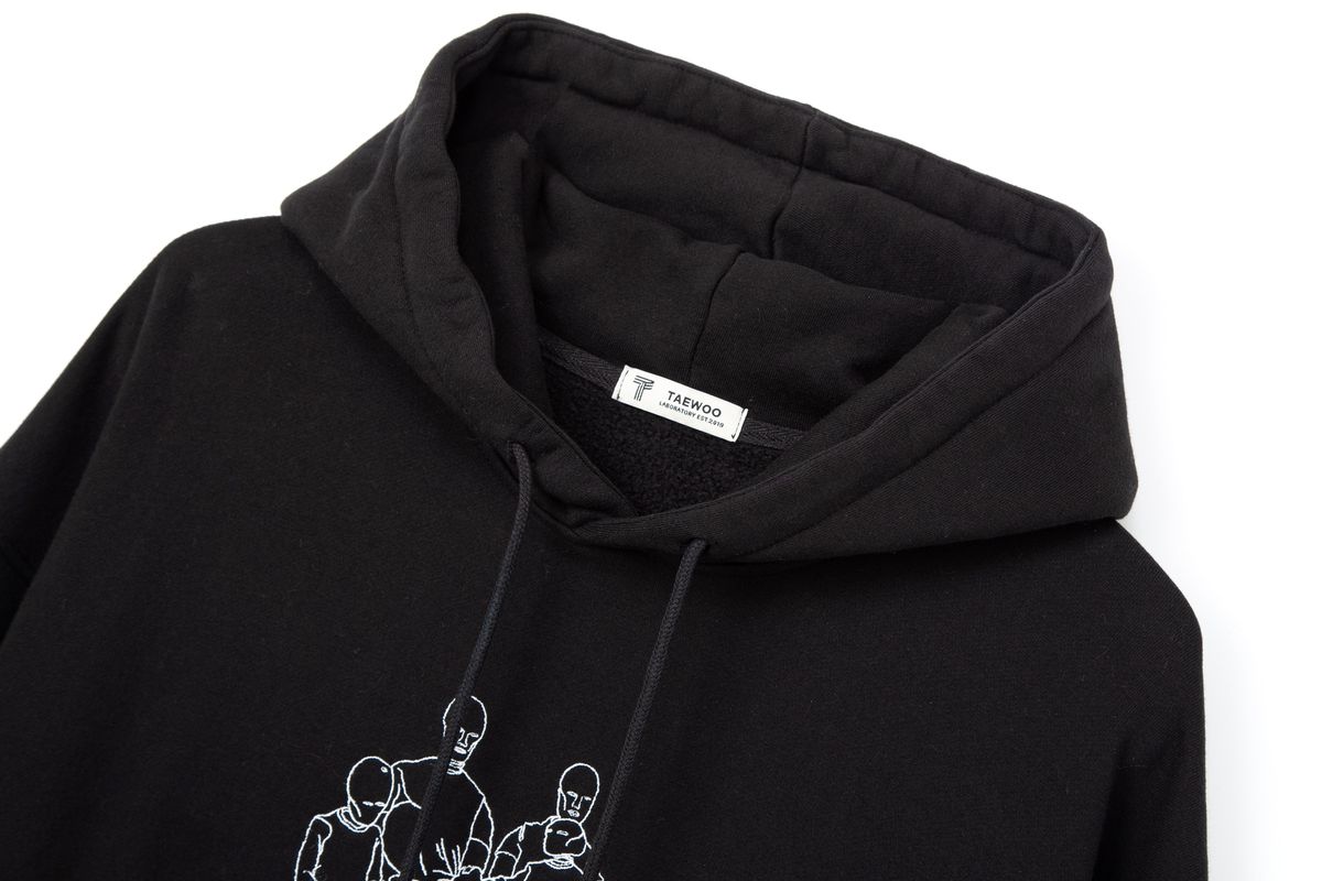 태우(TAEWOO) Plastic twin Embroidery Hoodie Black