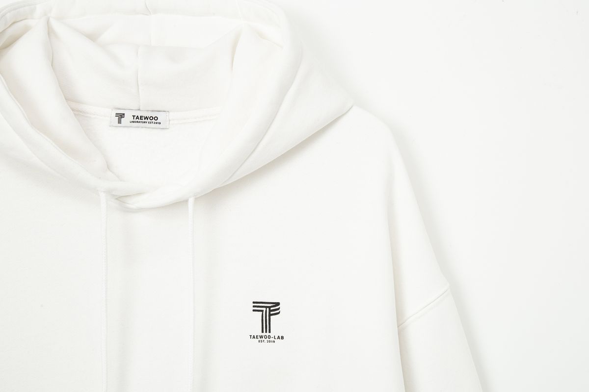 태우(TAEWOO) New Logo Hoodie White