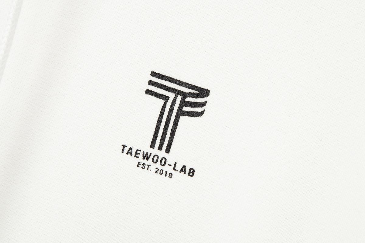태우(TAEWOO) New Logo Hoodie White