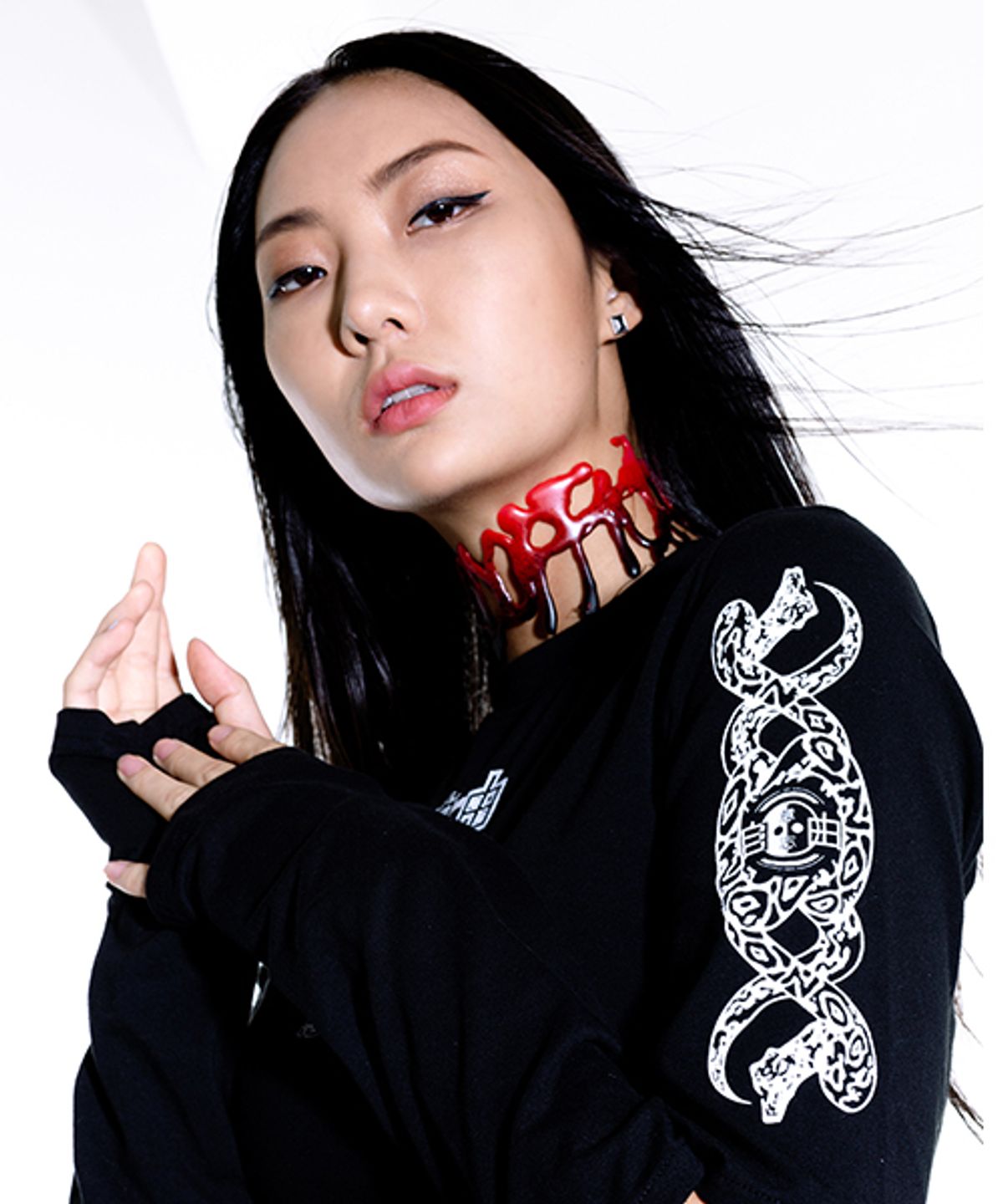 어져드(OZOD) 스네이크 크롭탑_검정