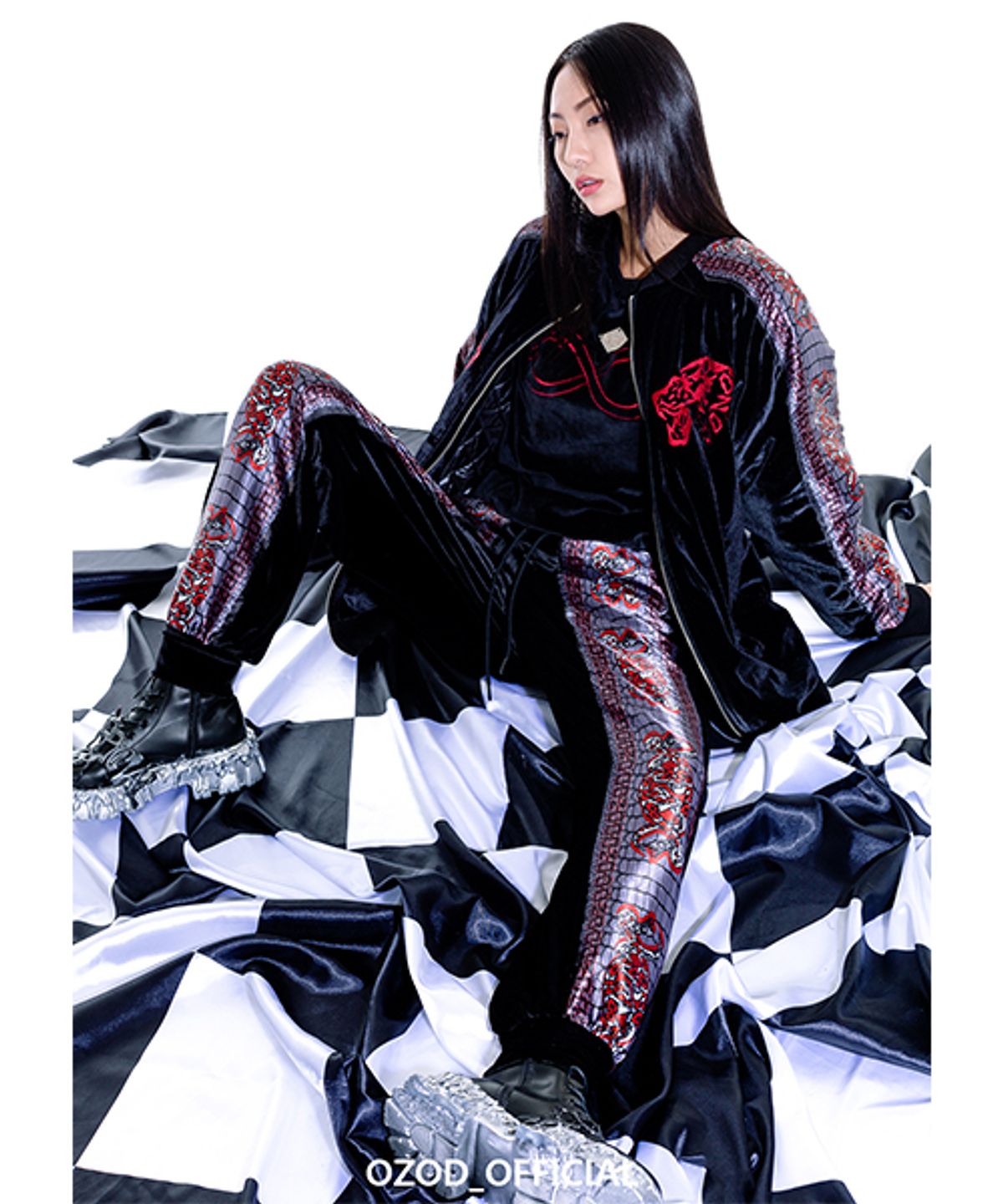어져드(OZOD) 벨벳 스네이크 팬츠_검정