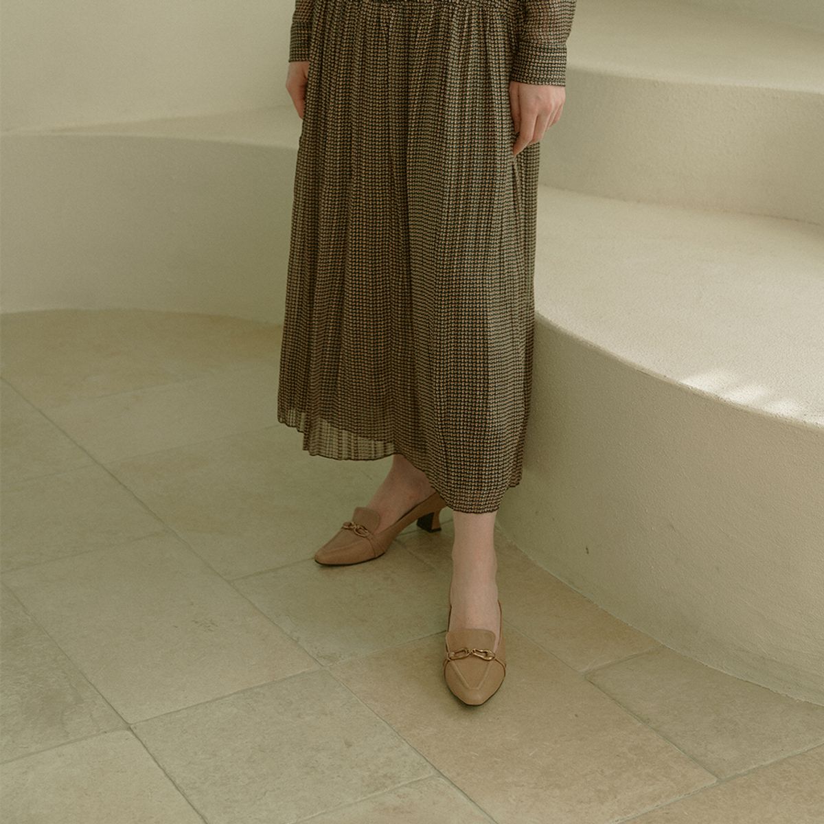 케리제이드(KERRIJADE) Wave Chain Loafer_PinkBeige
