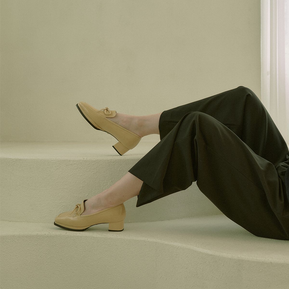 케리제이드(KERRIJADE) Ribbon Point Loafer_Butter