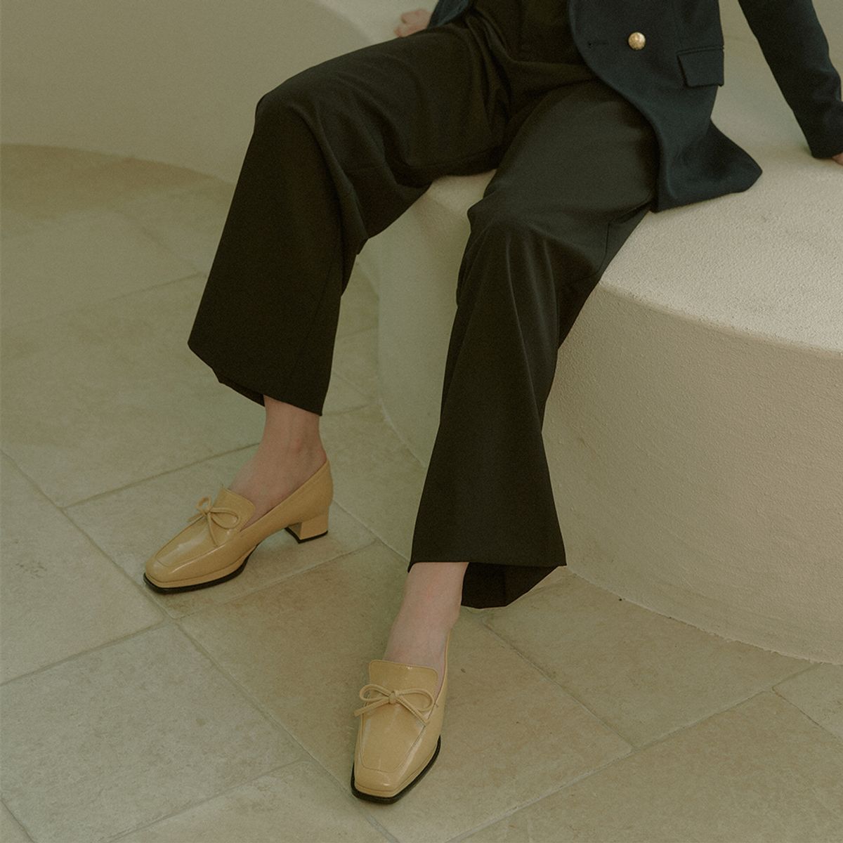 케리제이드(KERRIJADE) Ribbon Point Loafer_Butter