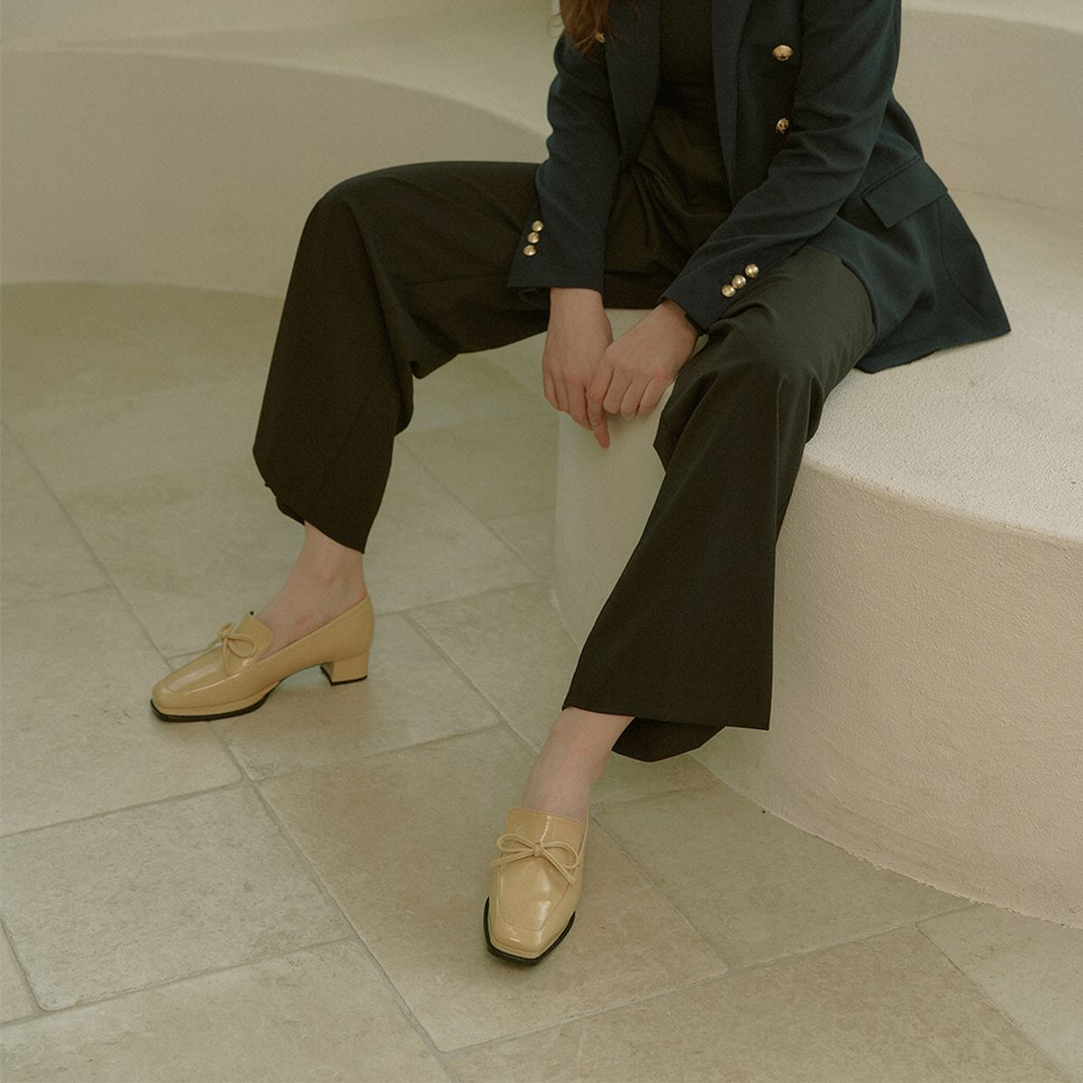 케리제이드(KERRIJADE) Ribbon Point Loafer_Butter