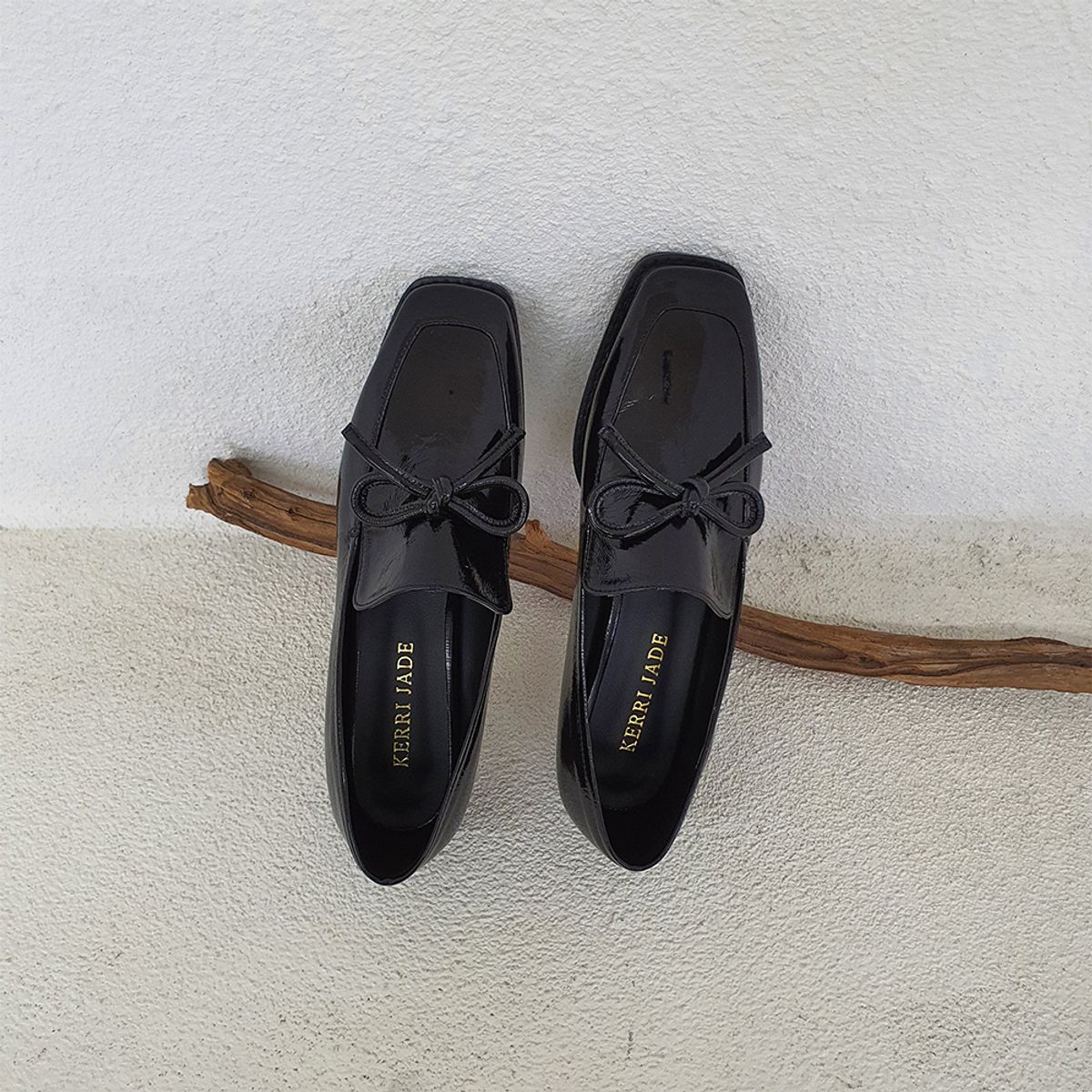 케리제이드(KERRIJADE) Ribbon Point Loafer_Black