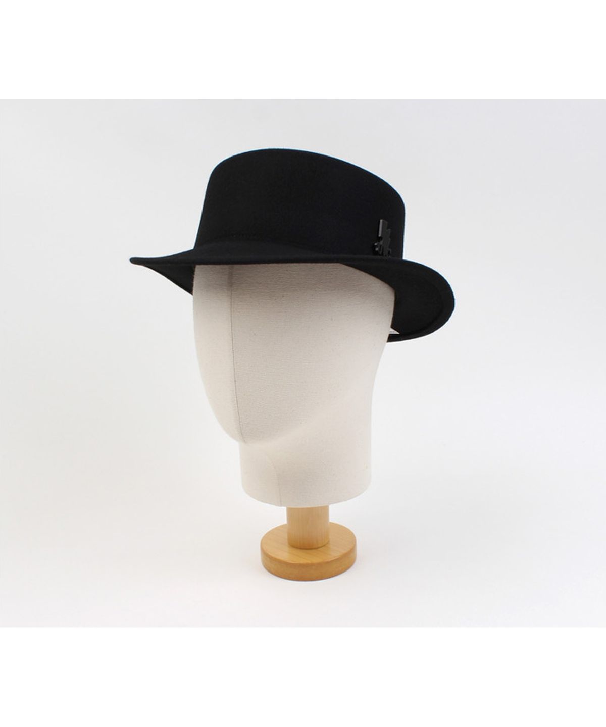 유니버셜 케미스트리(UNIVERSAL CHEMISTRY) Black Flat Short Wool Fedora BK 숏페도라