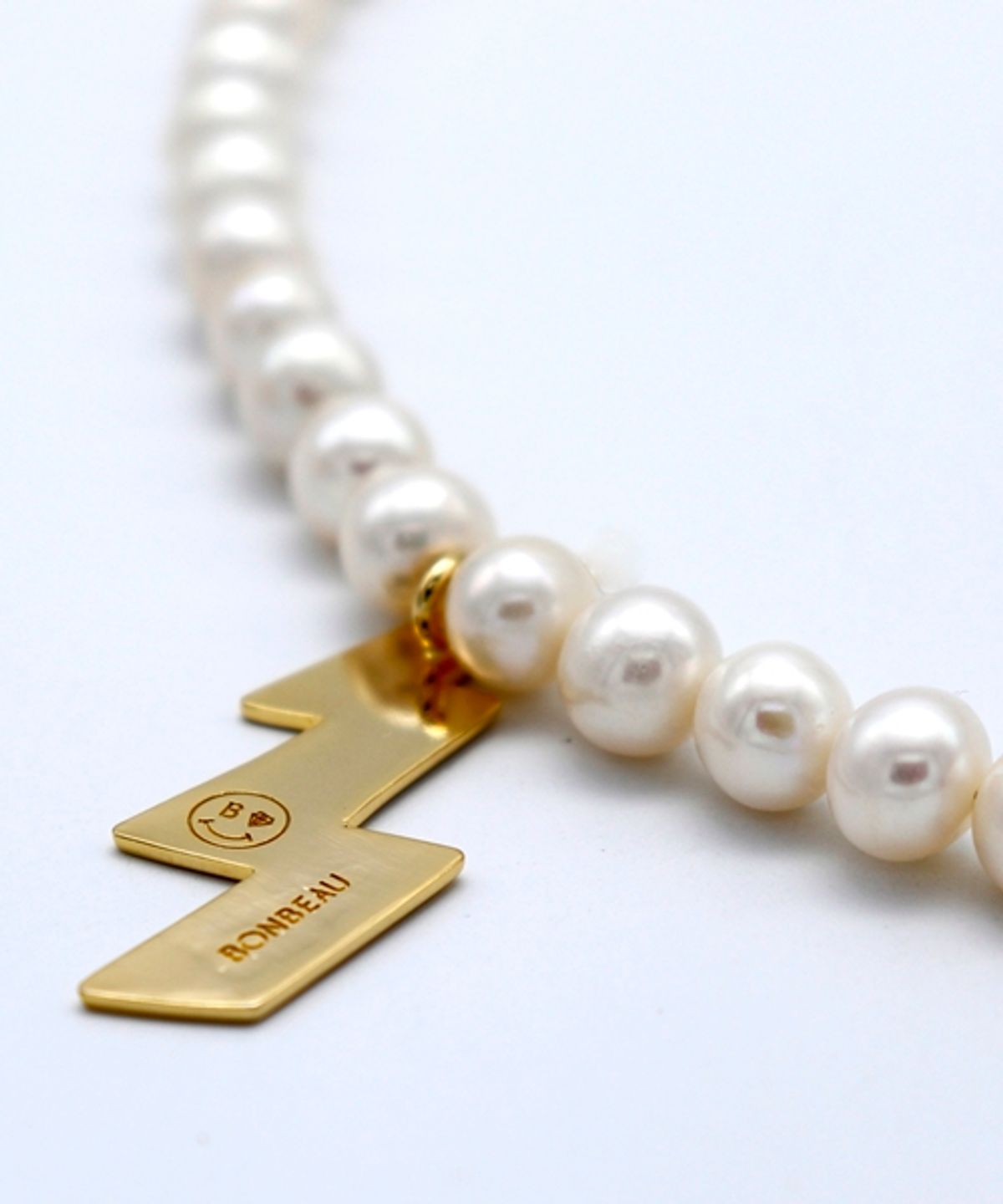 봉보(BONBEAU) Bold pendant point pearl Necklace 볼드 썬더 팬던트 담수진주 목걸이