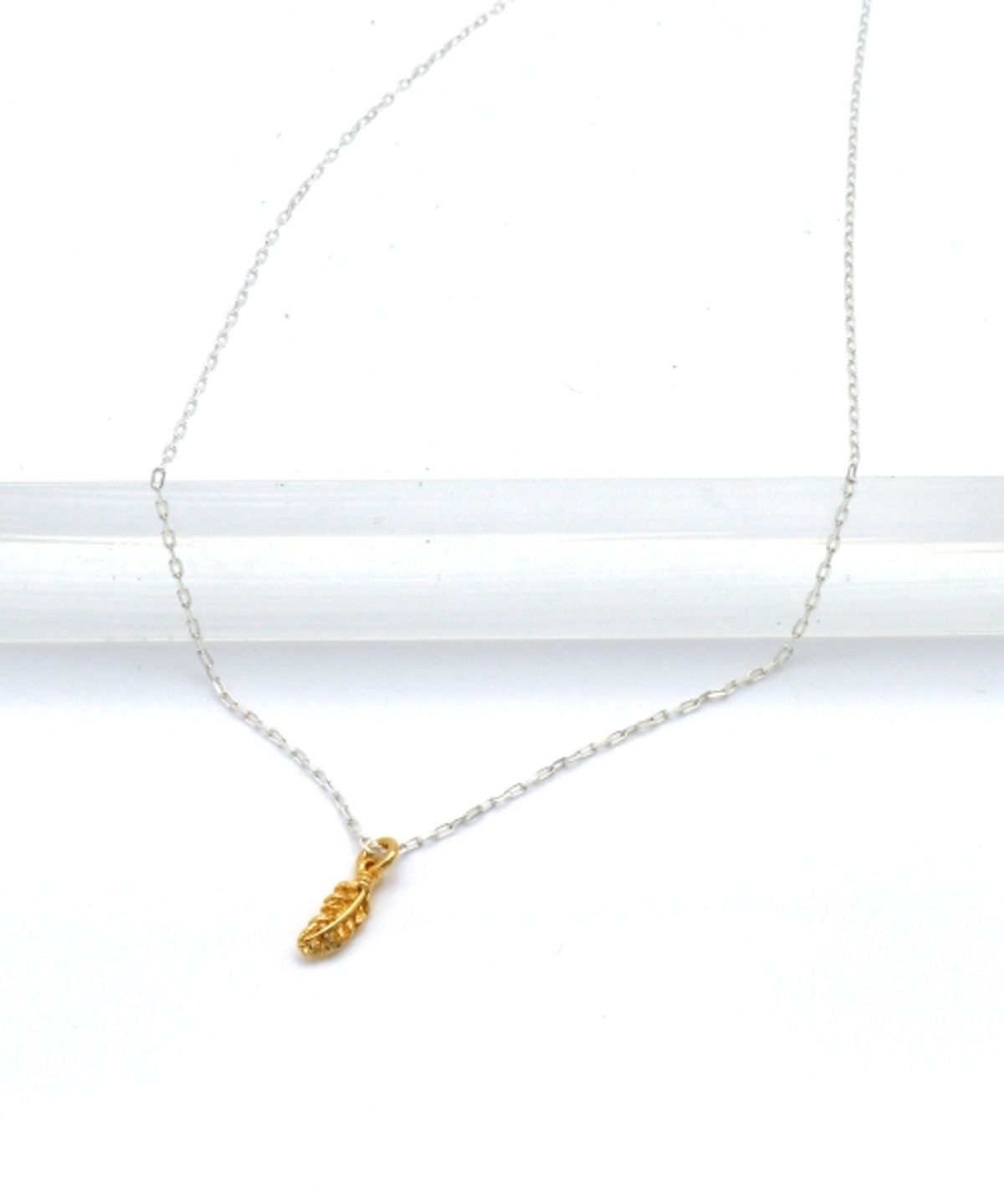 봉보(BONBEAU) Tiny leaf pendant simple Necklace 나뭇잎 팬던트 실버 체인 목걸이