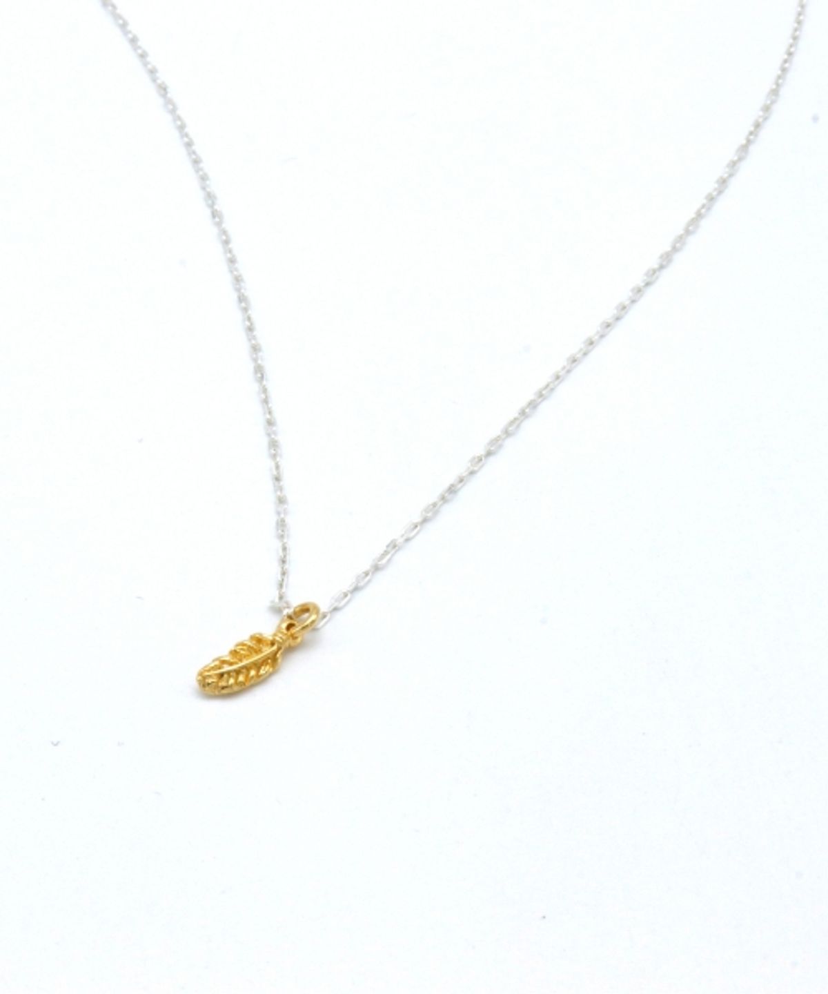 봉보(BONBEAU) Tiny leaf pendant simple Necklace 나뭇잎 팬던트 실버 체인 목걸이