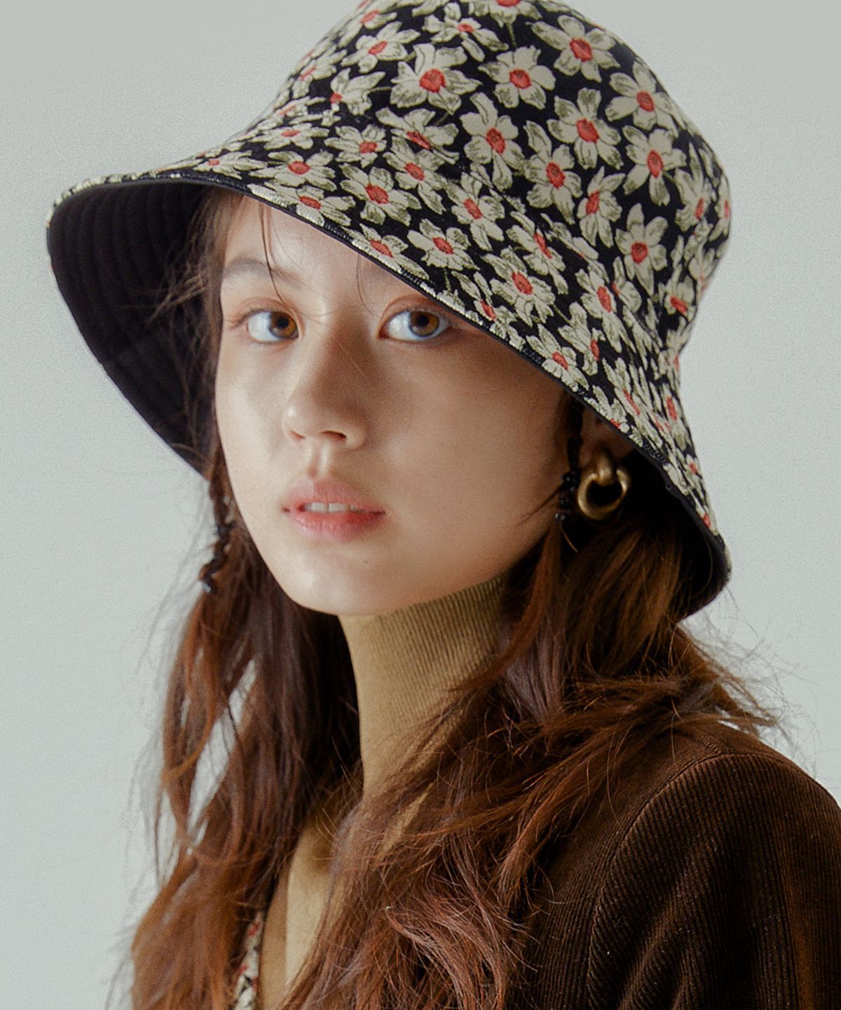 썸띵굿(SOMETHING GOOD) Corduroy Daisy Reversible Bucket Hat