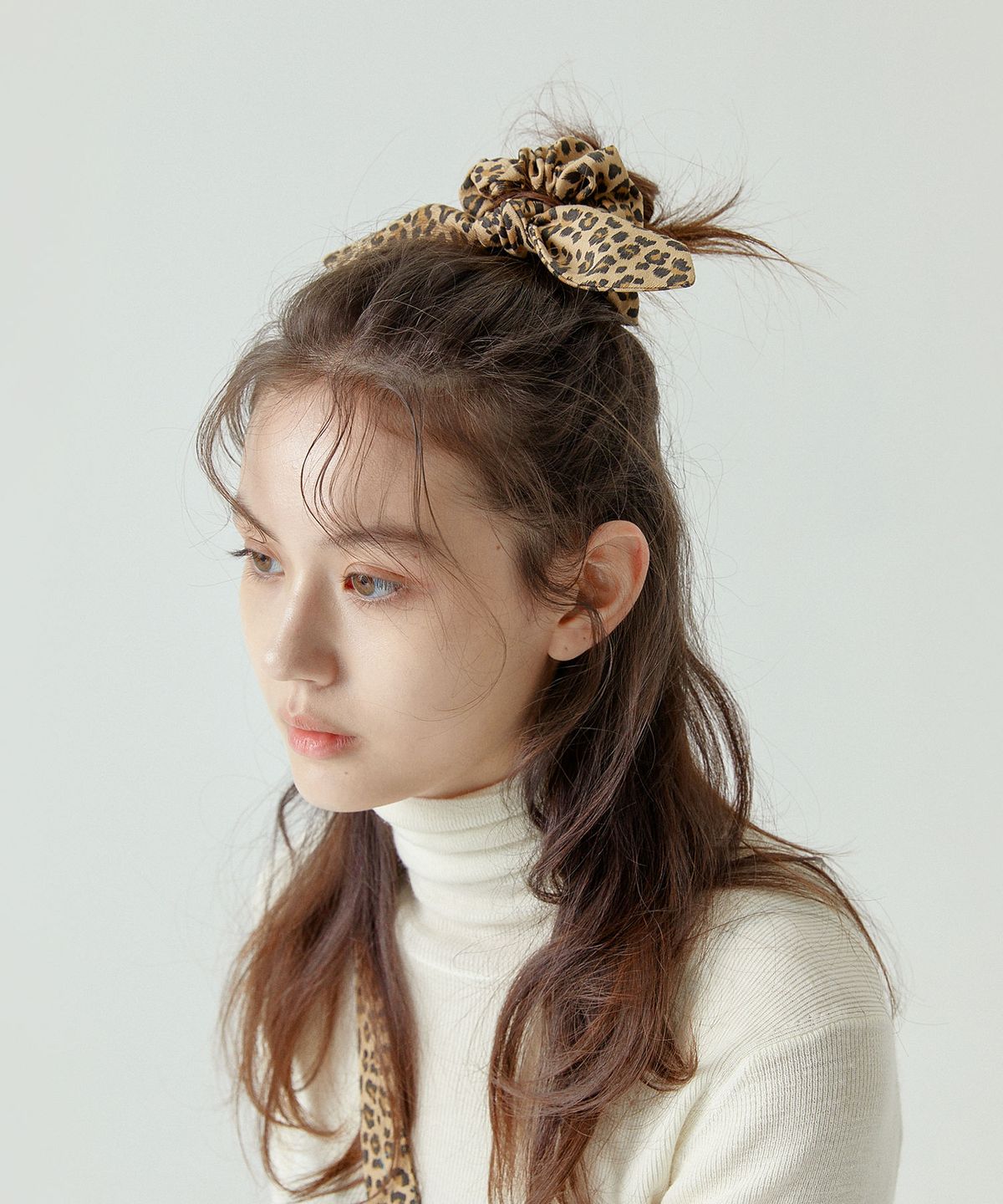 썸띵굿(SOMETHING GOOD) Leopard Tie Bow Scrunchy