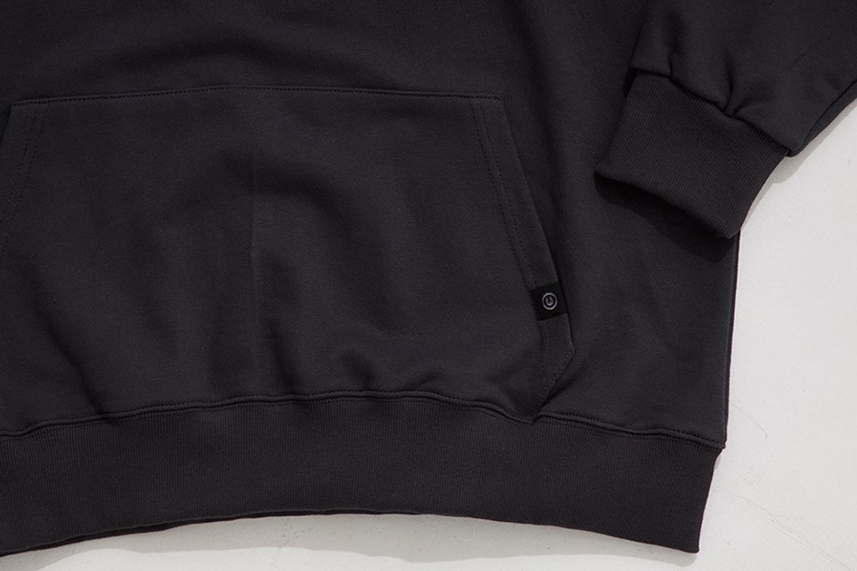 어퍼스트로피 콤마(APOSTROPHE COMMA) ACOMMA MASK HANGER HOODIE (Charcoal/Blue)
