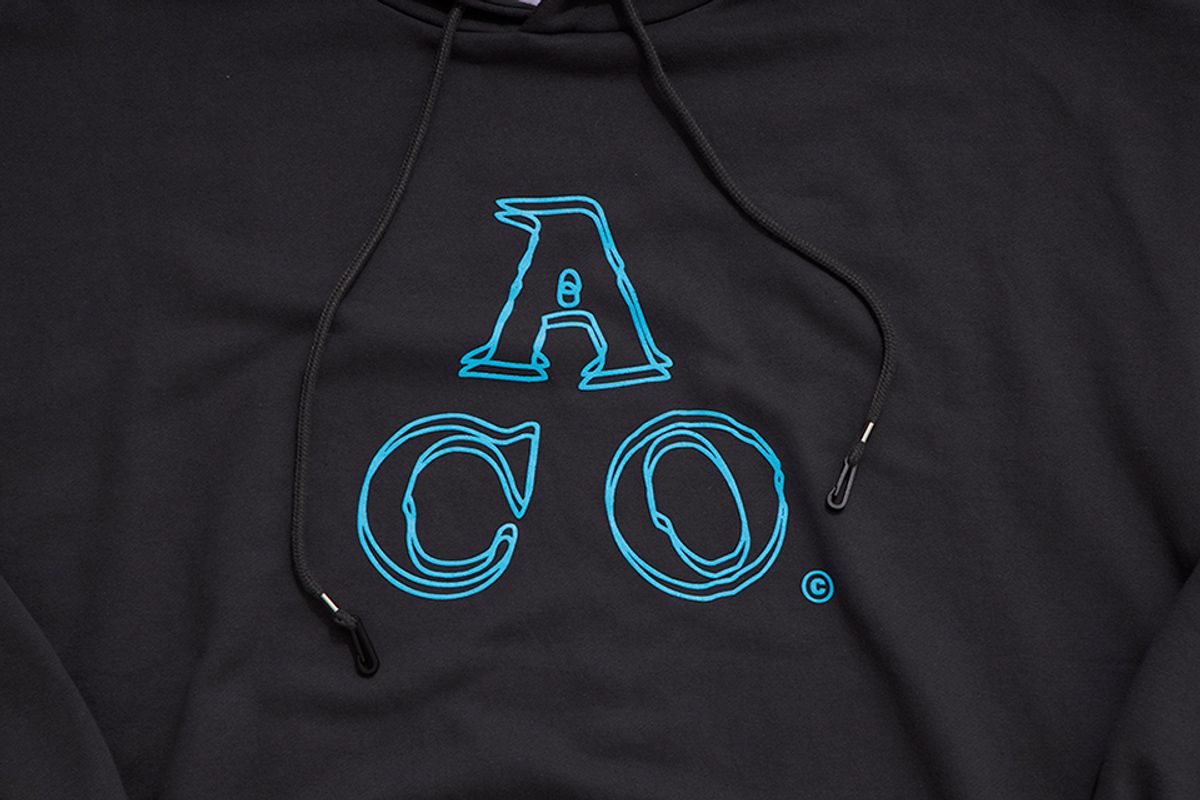 어퍼스트로피 콤마(APOSTROPHE COMMA) ACOMMA MASK HANGER HOODIE (Charcoal/Blue)