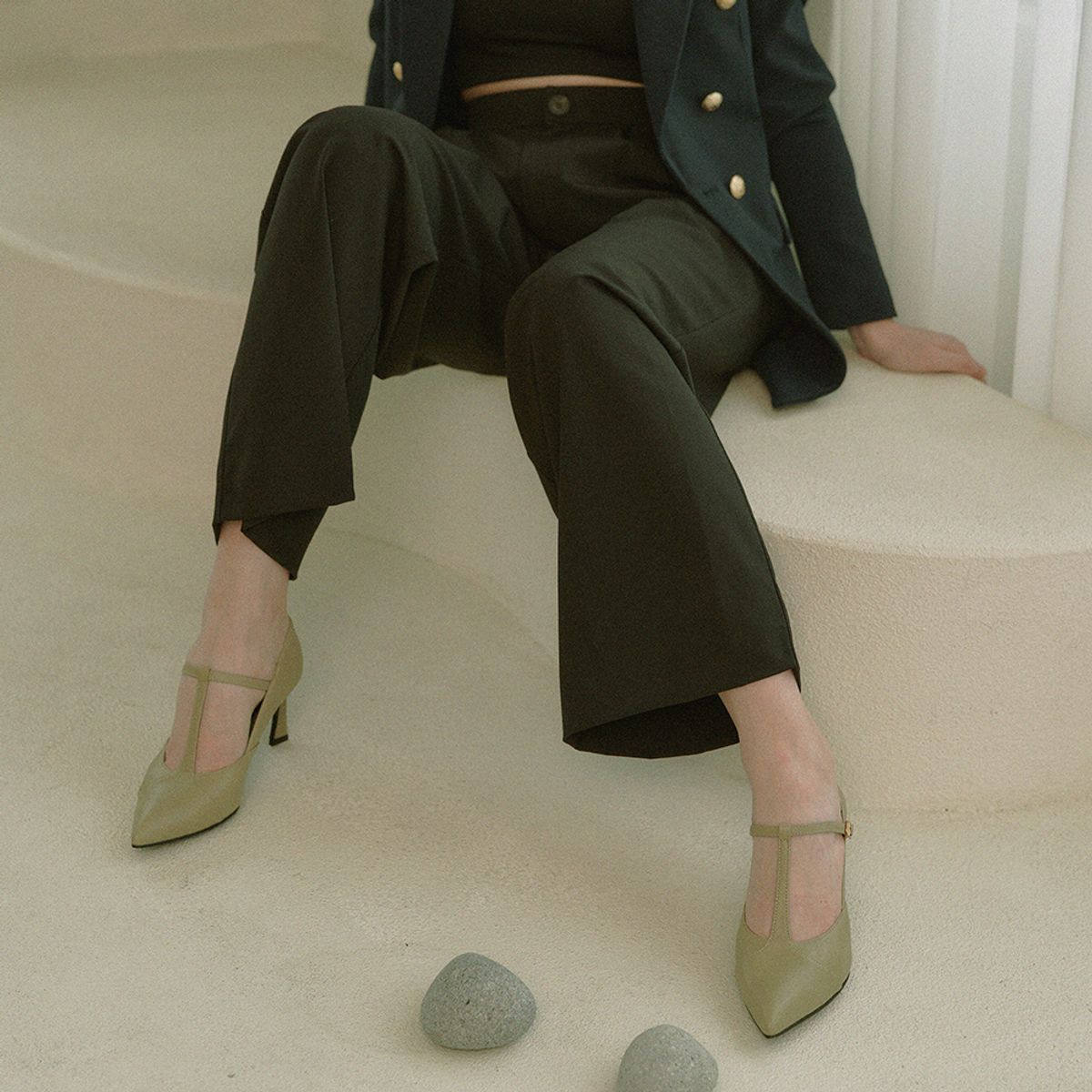 케리제이드(KERRIJADE) T-Strap Pumps_KhakiBeige