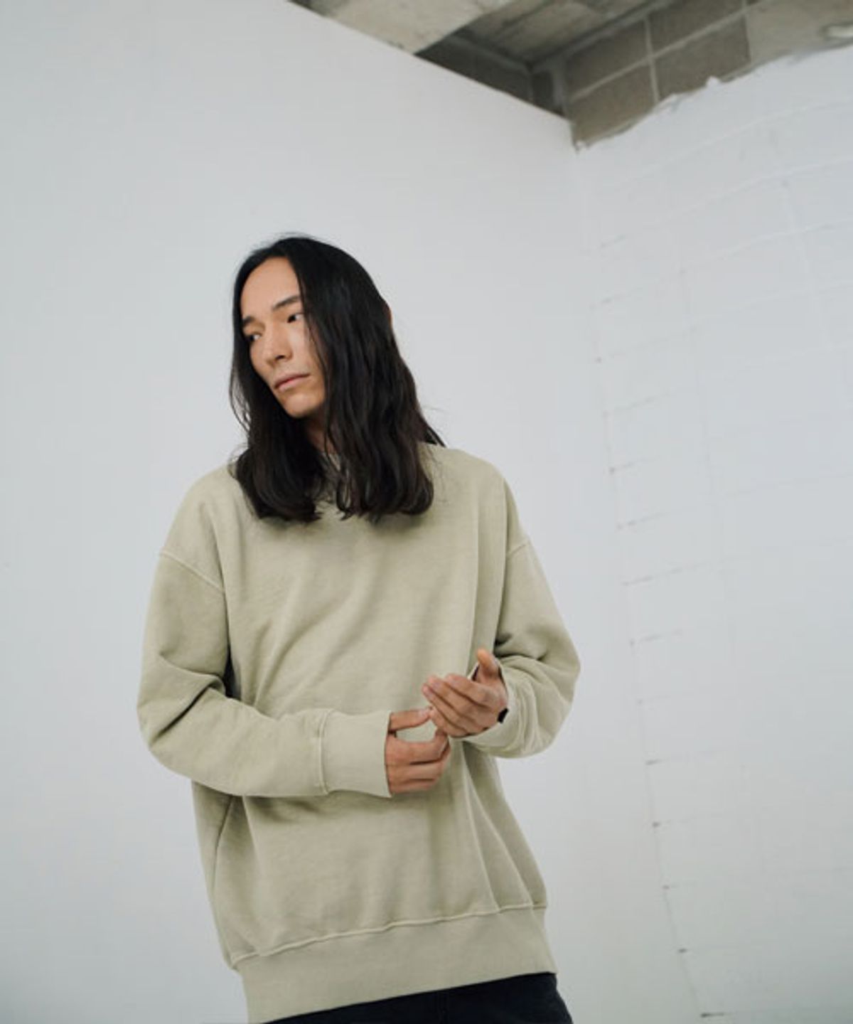왕관(WANGGWAN) 피그먼트 오버핏 맨투맨 (Beige)