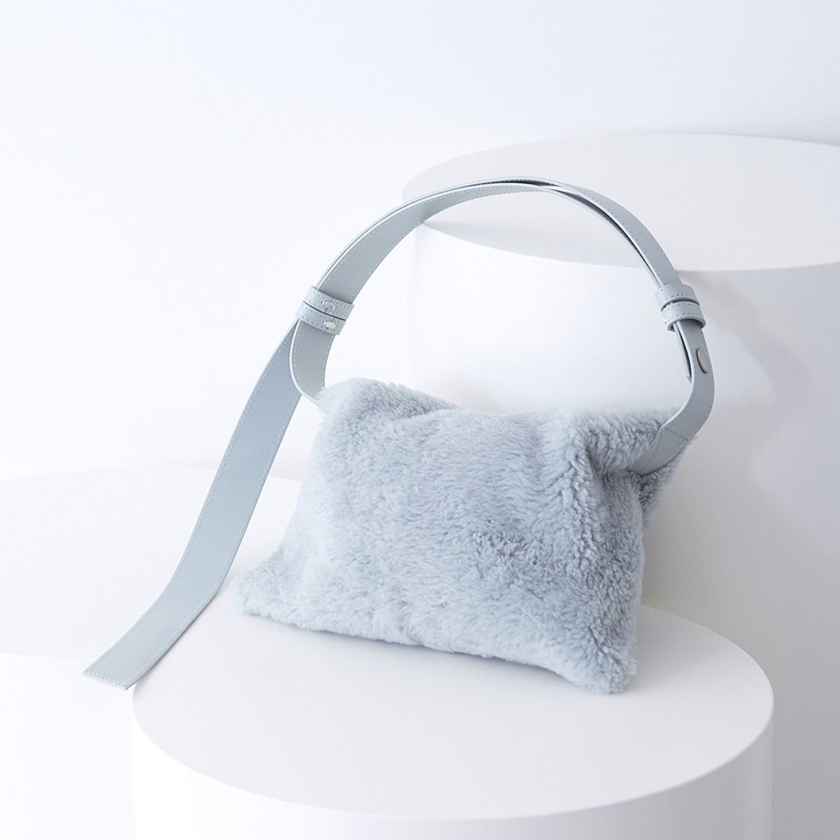 핀블랙(PINBLACK) TWO WAY SHOULDER MUSTANG BAG MINT