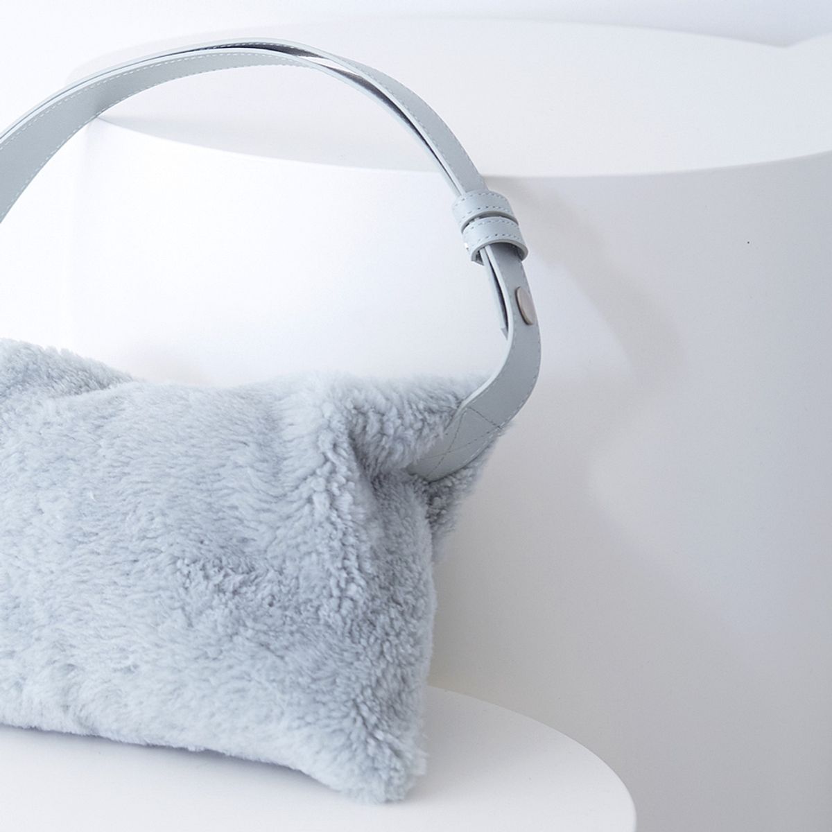 핀블랙(PINBLACK) TWO WAY SHOULDER MUSTANG BAG MINT