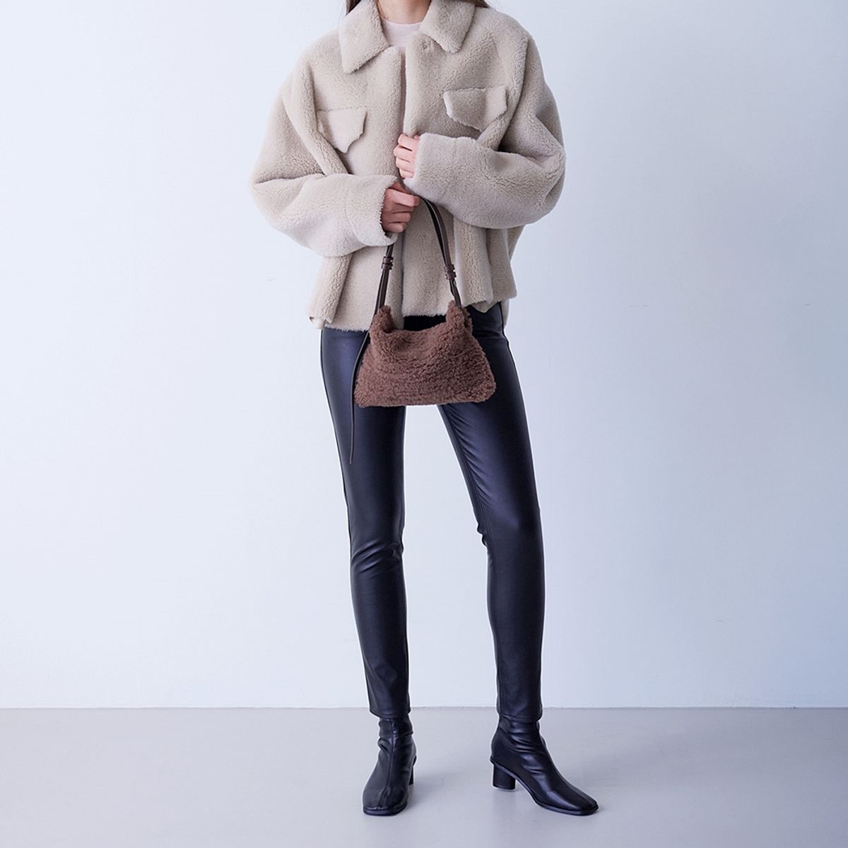 핀블랙(PINBLACK) TWO WAY SHOULDER MUSTANG BAG BROWN