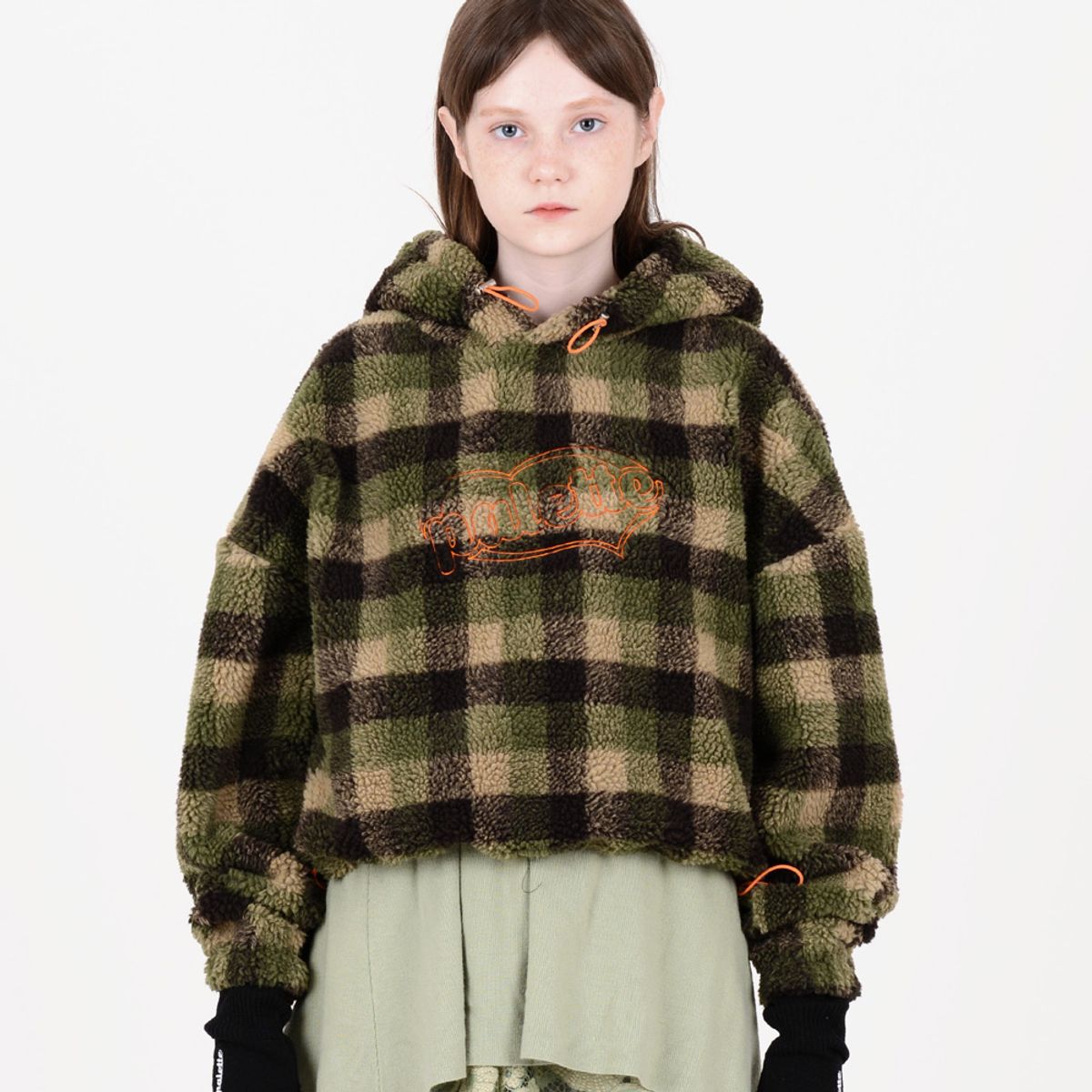 팔레트(PALETTE) SHERPA CHECKER CROP HOODIE (OLIVE)