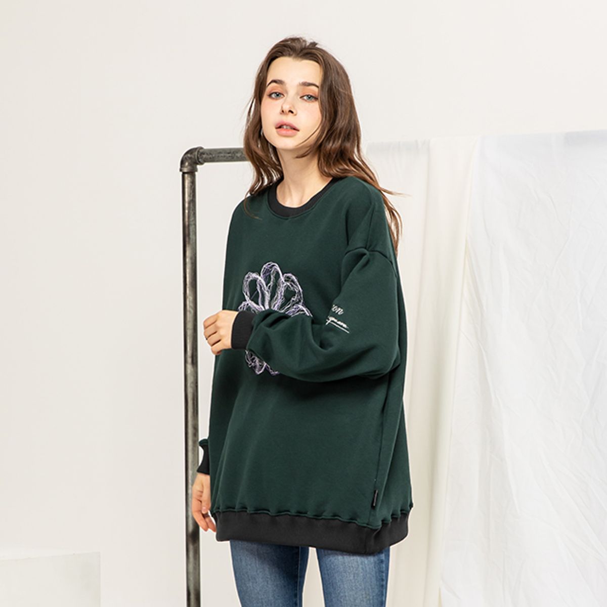 라온(RA_ON) Big Flower Sweatshirt - Green