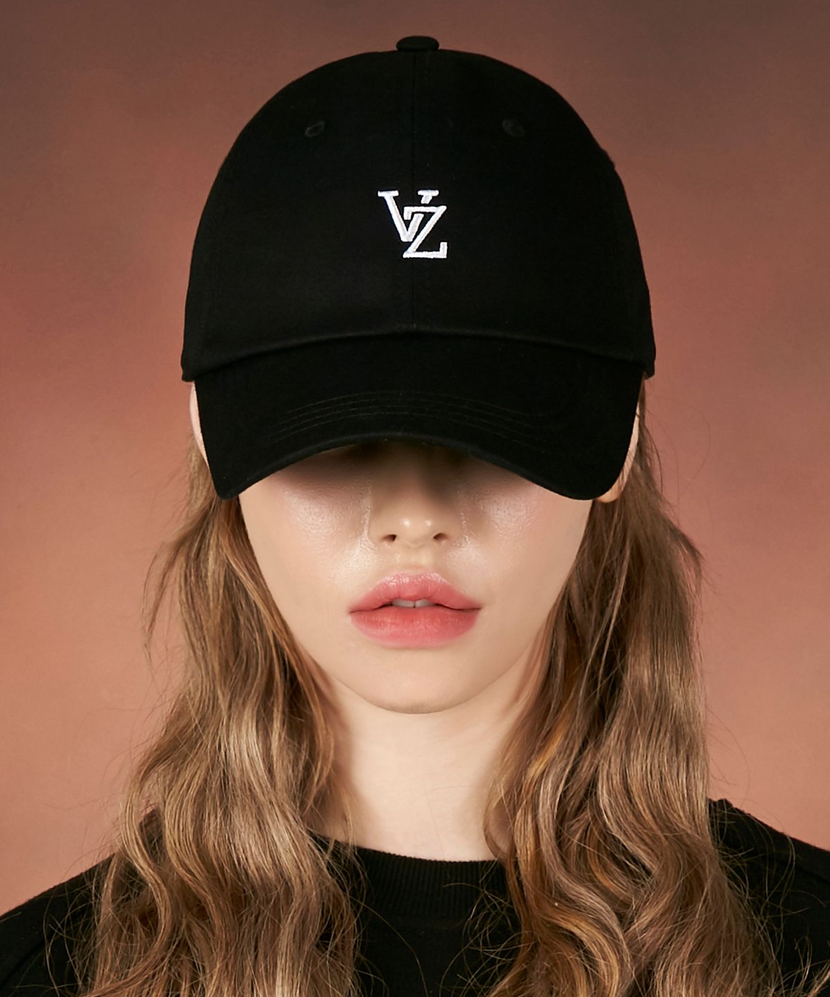 바잘(VARZAR) 모노그램 소프트 오버핏 볼캡 블랙