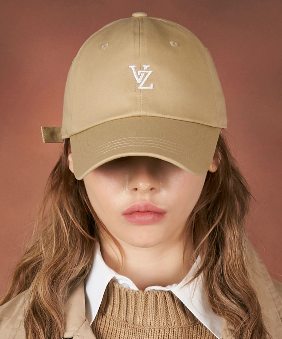 바잘(VARZAR) 모노그램 소프트 오버핏 볼캡 베이지
