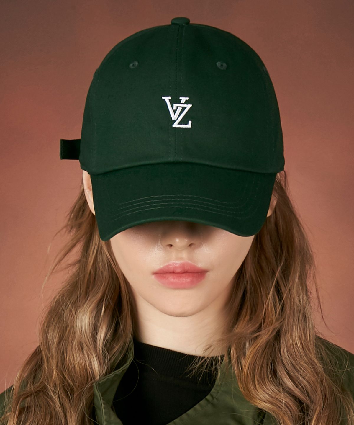 바잘(VARZAR) 모노그램 소프트 오버핏 볼캡 그린