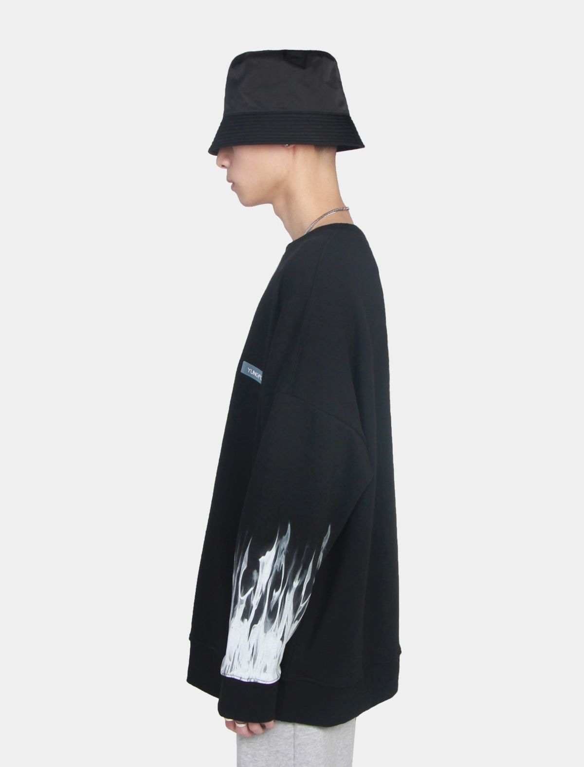 영포(YUNGPO) 서브제로 크루넥 (화이트/투명)