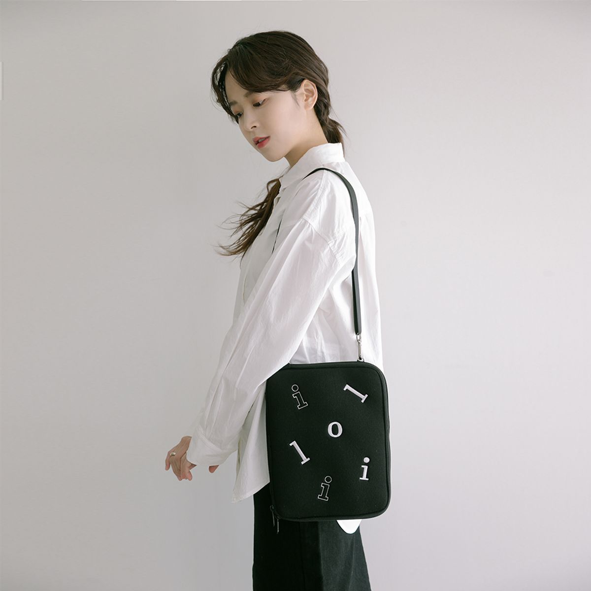 일리오(ILLIO) 11인치 아이패드 파우치