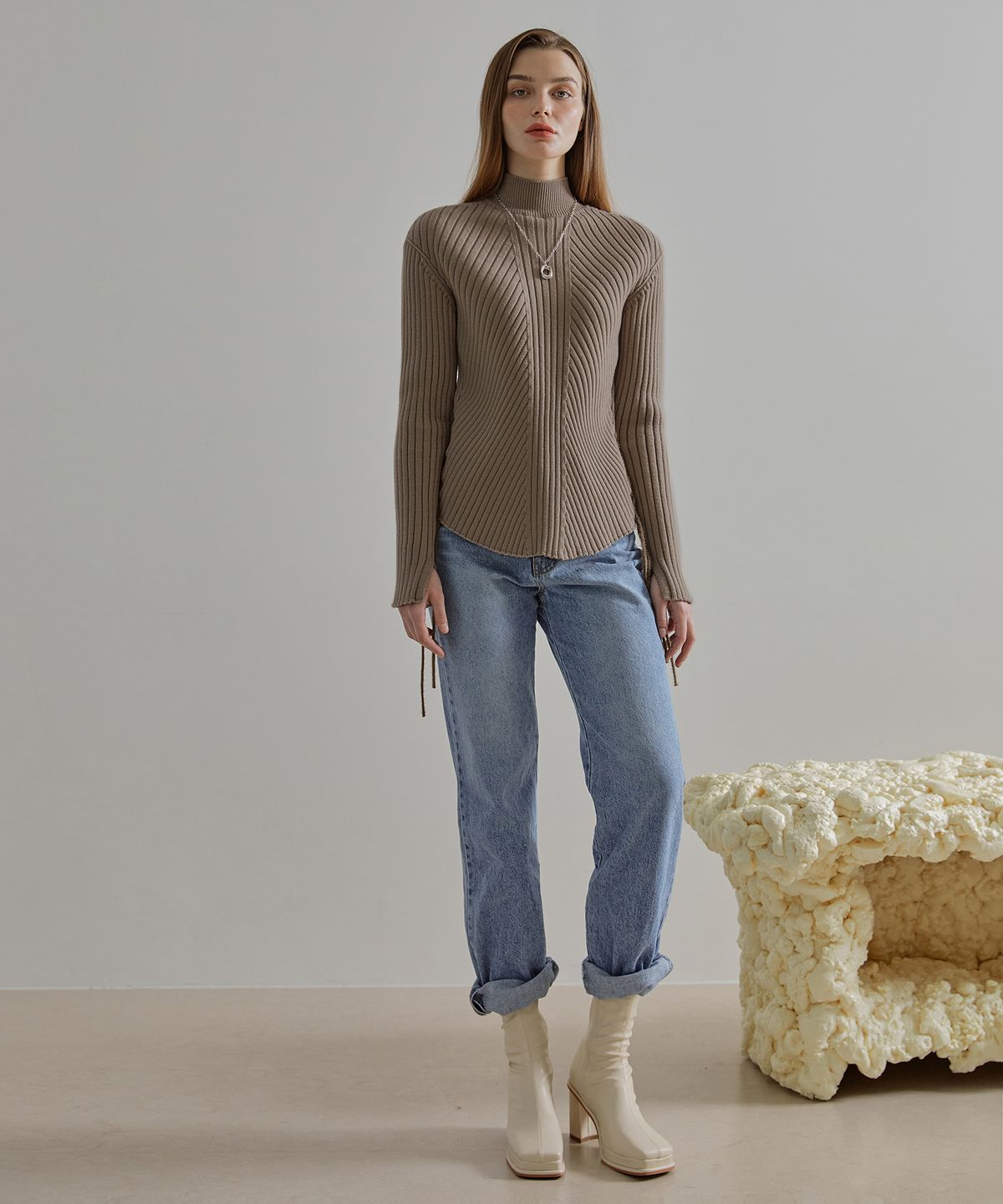 에트몽(ETMON) Slit Sleeve Side Strap Knit Top  Mocha