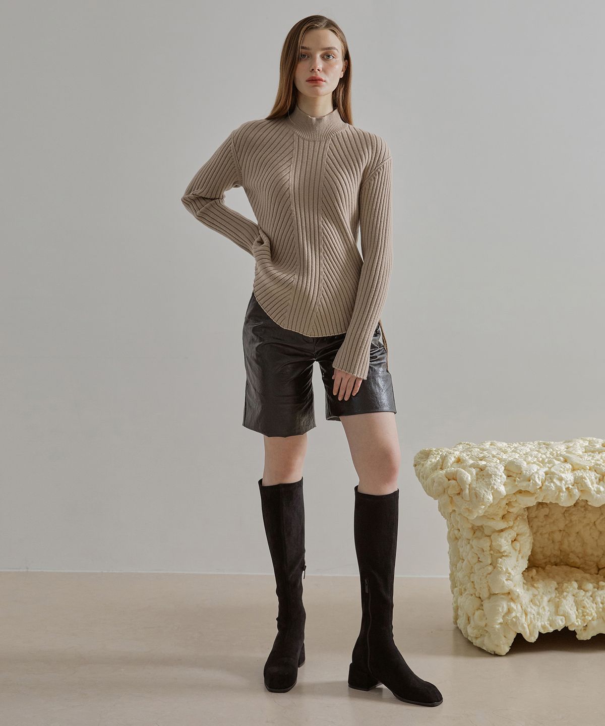 에트몽(ETMON) Slit Sleeve Side Strap Knit Top  Beige
