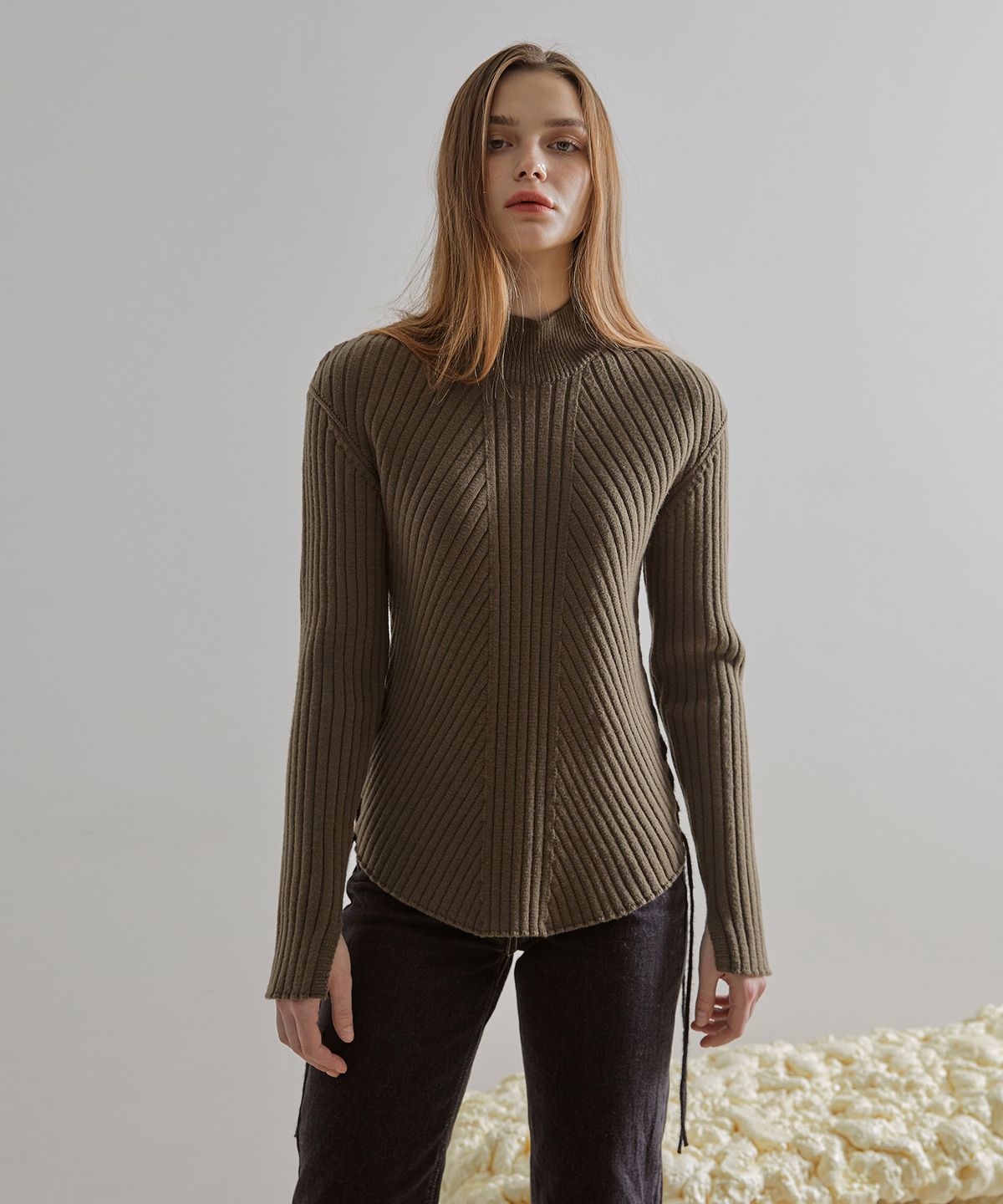 에트몽(ETMON) Slit Sleeve Side Strap Knit Top  Khaki